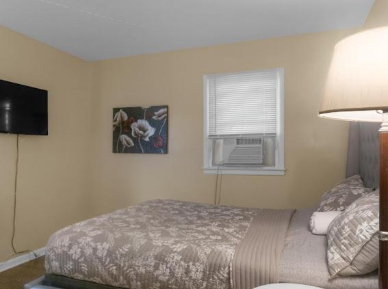 Three-Bedroom Apartment photo 2
