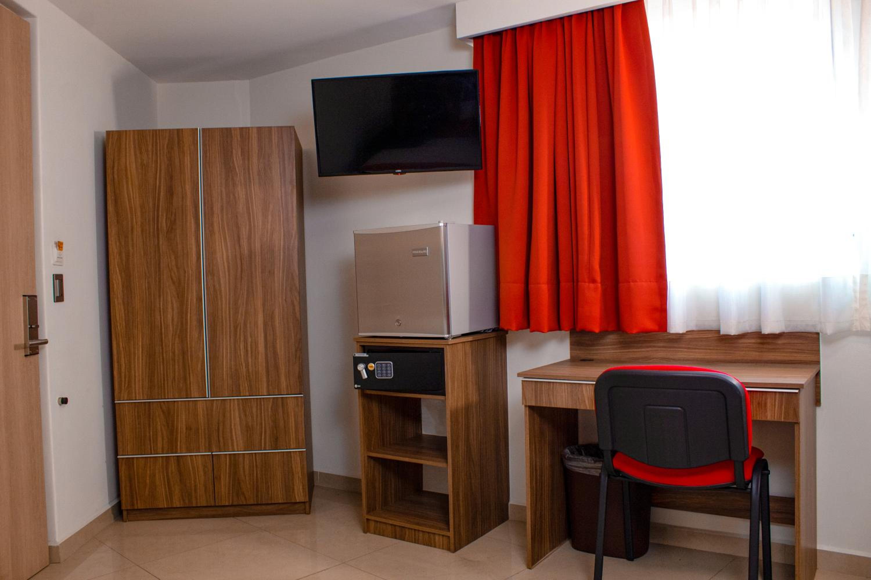 Family Room - Photo 2