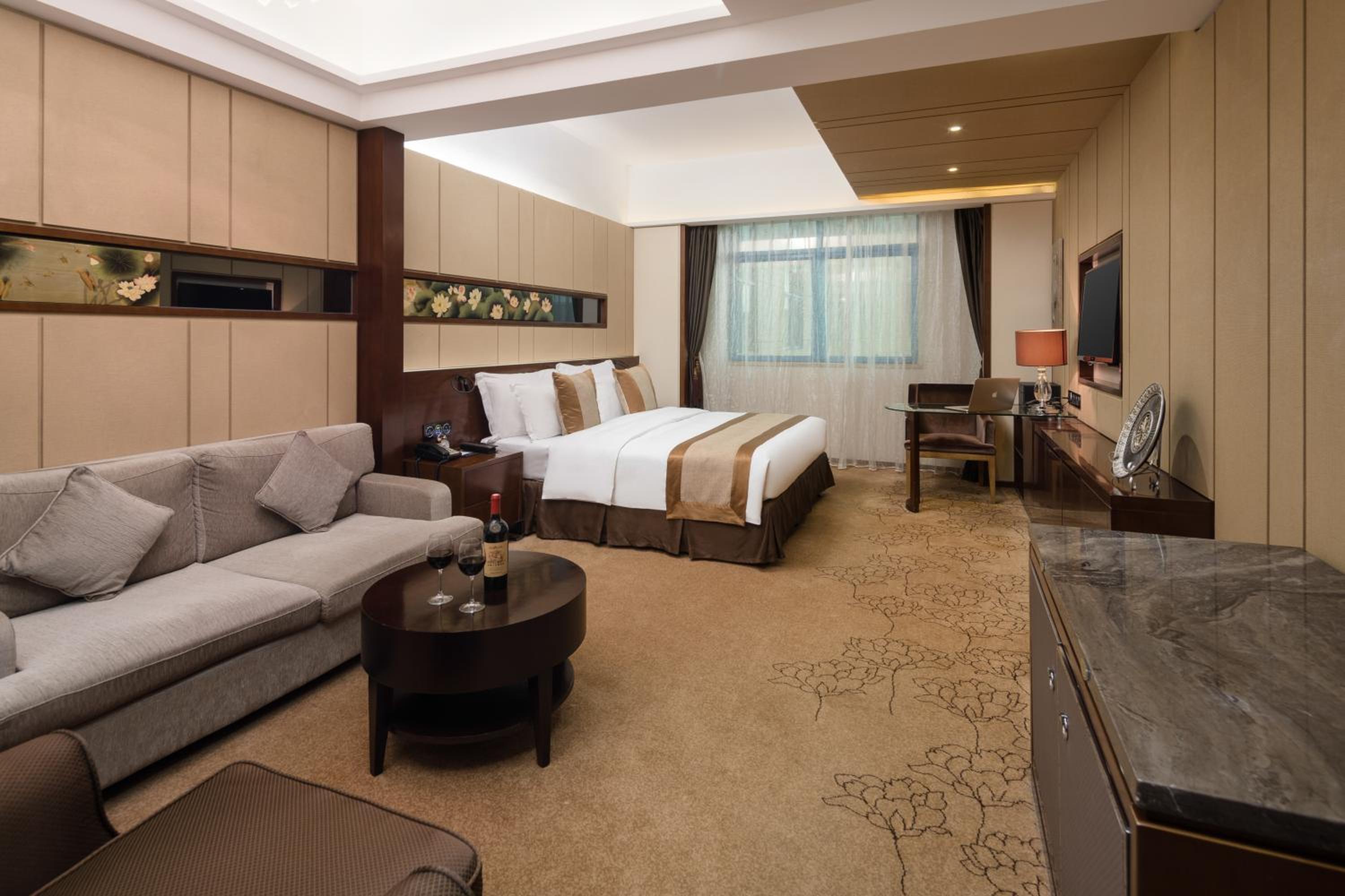 Deluxe Queen Room