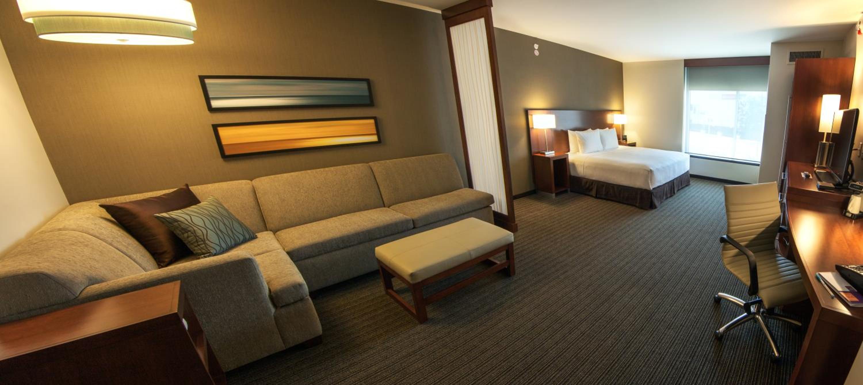 King Room with Sofa Bed thumbnail 5