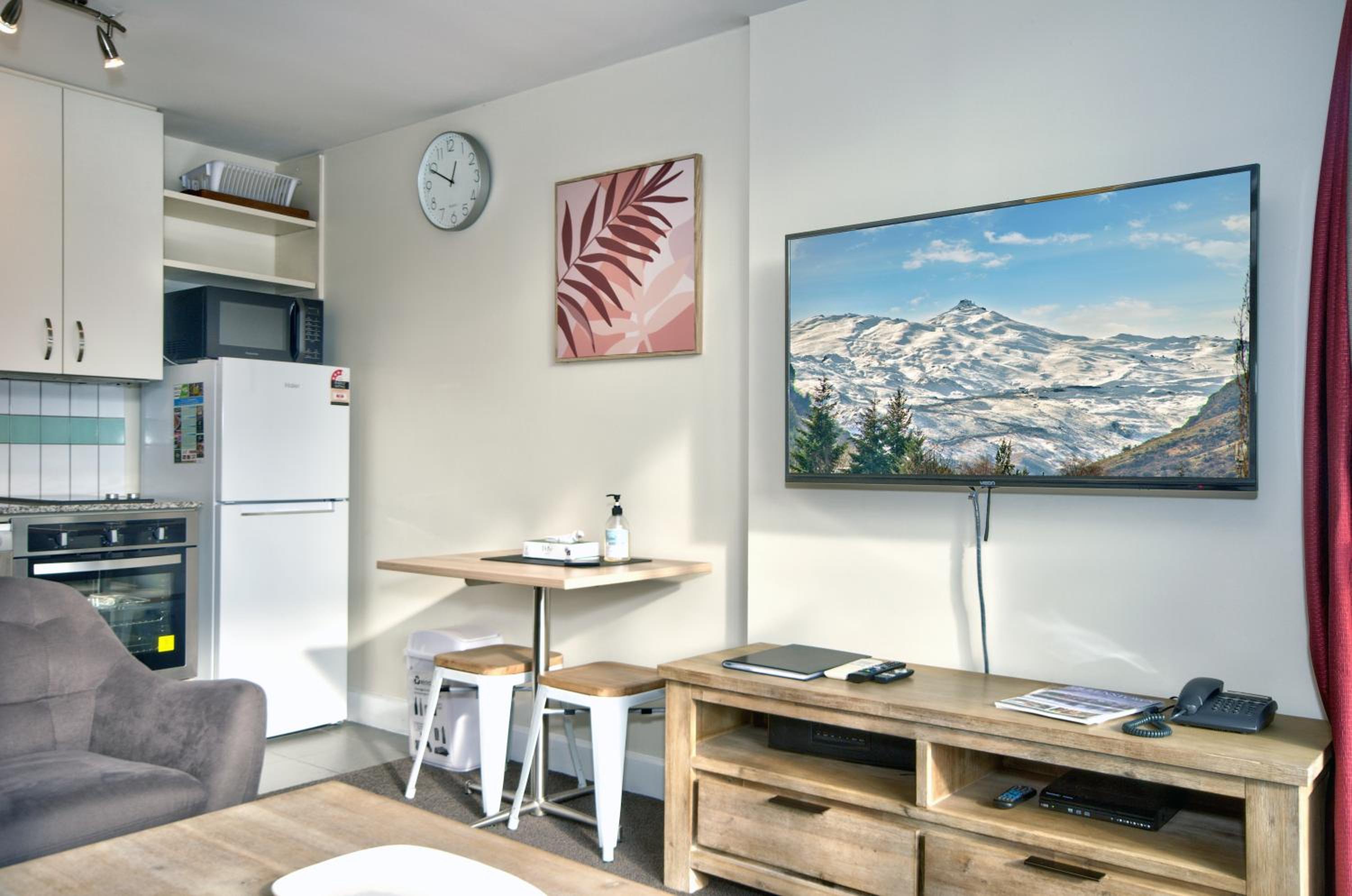 Superior One-Bedroom Apartment photo 1