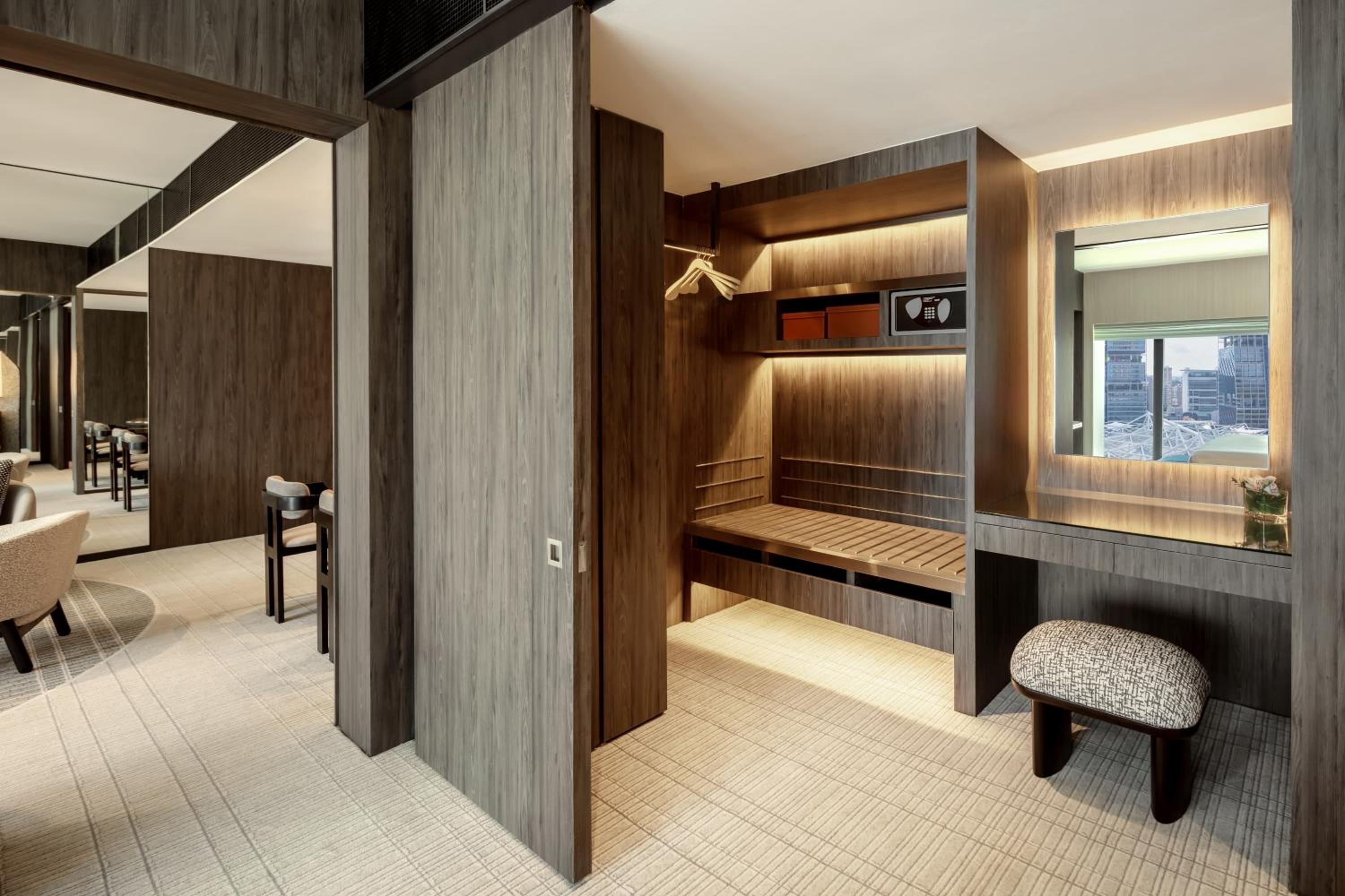 Premier Suite, 1 King Bed, City View, Lounge Access photo 2