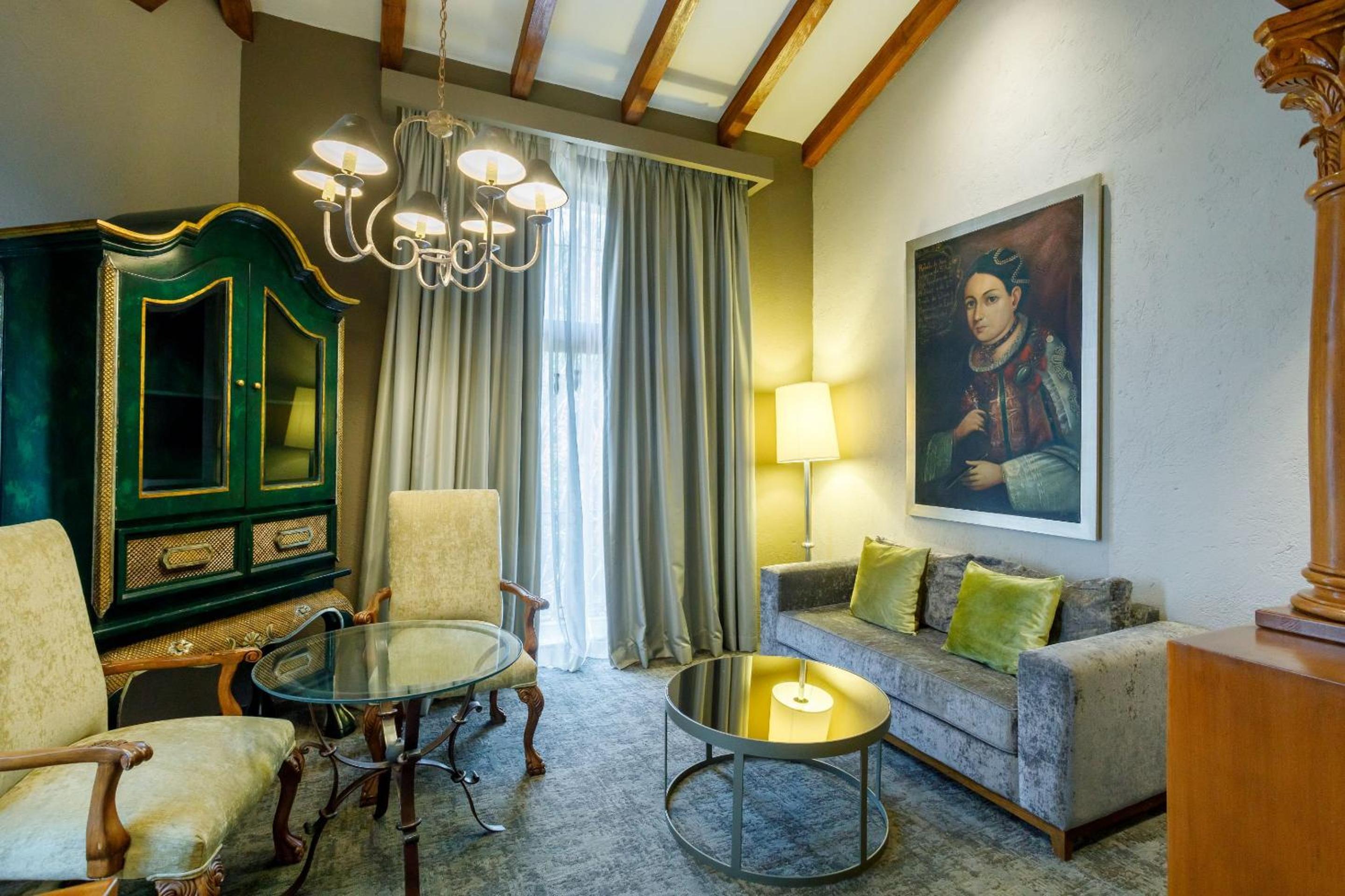 Grand Class King Suite - Photo 14