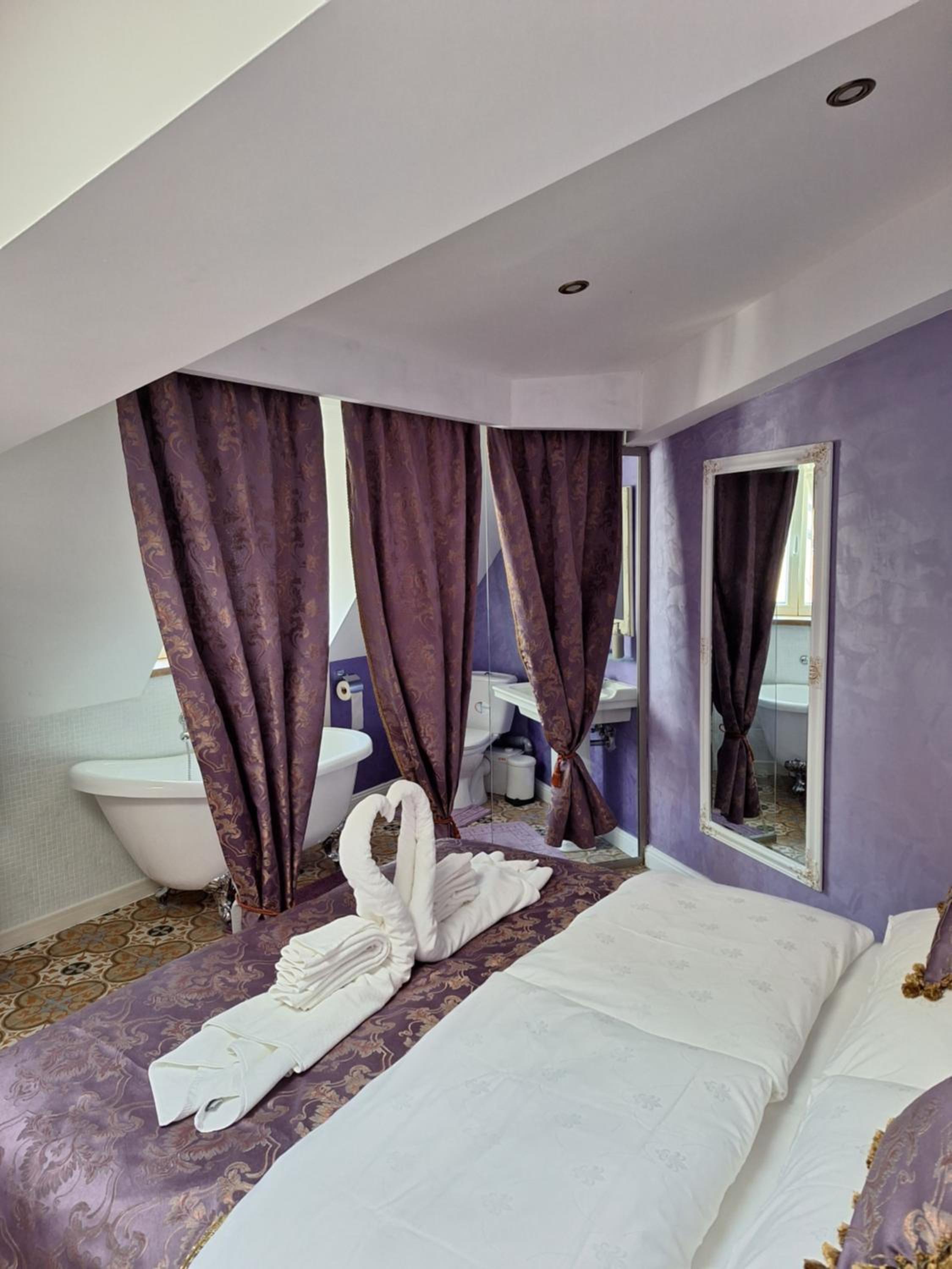 Deluxe Double Room - Photo 7
