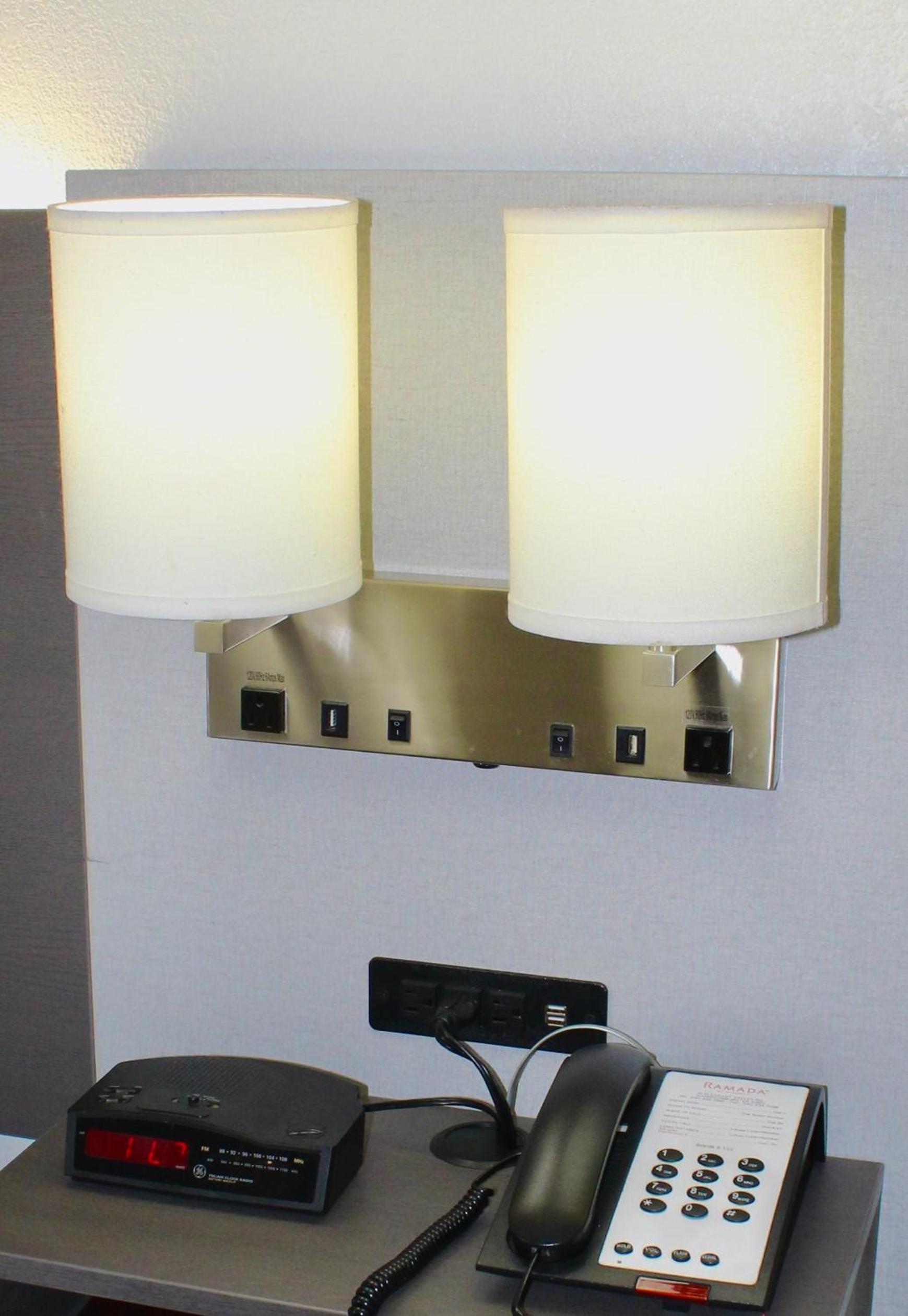 King Room - Non-Smoking - Photo 3
