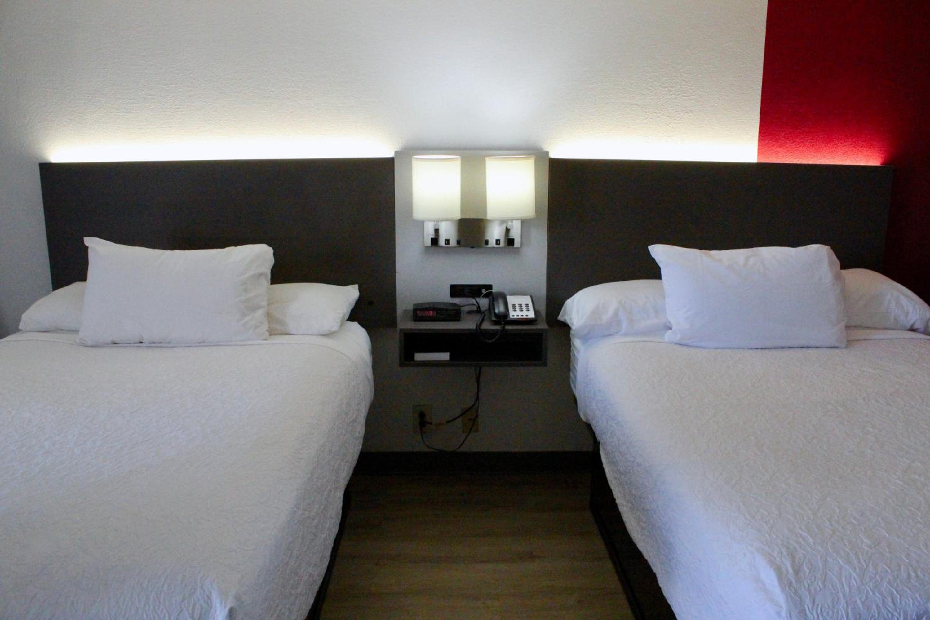 Double Room with Two Double Beds - Non-Smoking - Photo 4