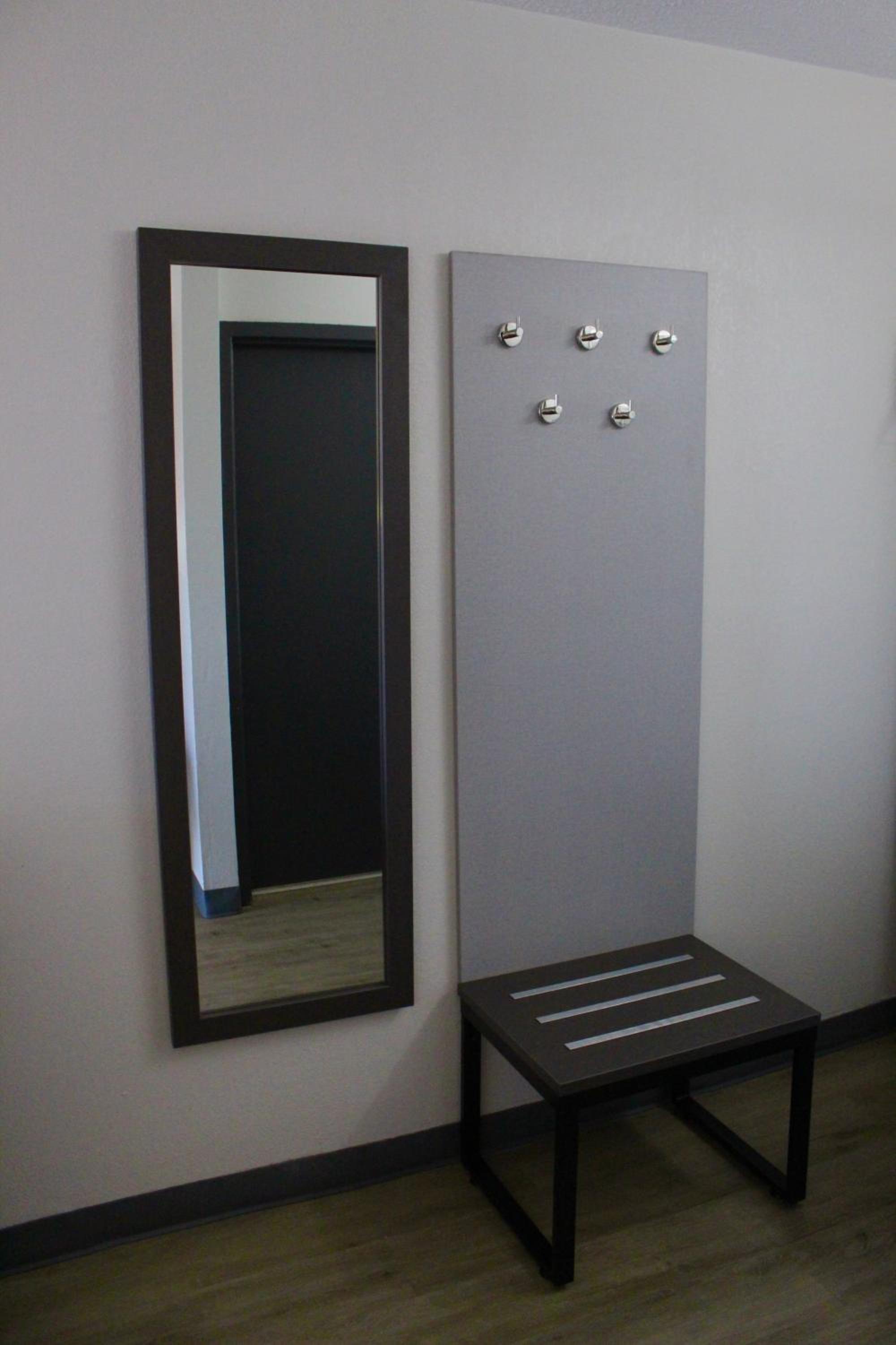 King Room - Non-Smoking - Photo 4