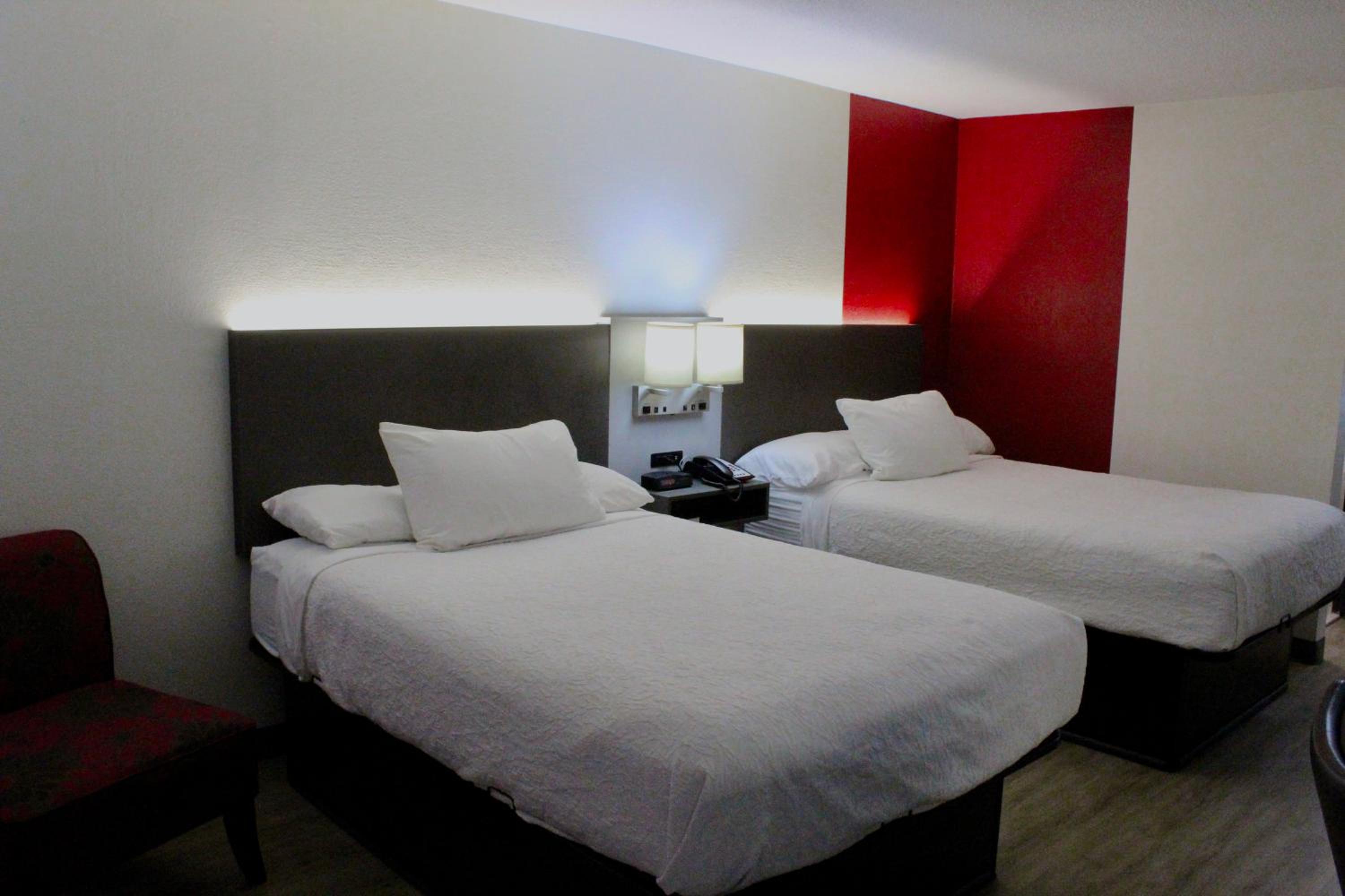 Double Room with Two Double Beds - Non-Smoking - Photo 2