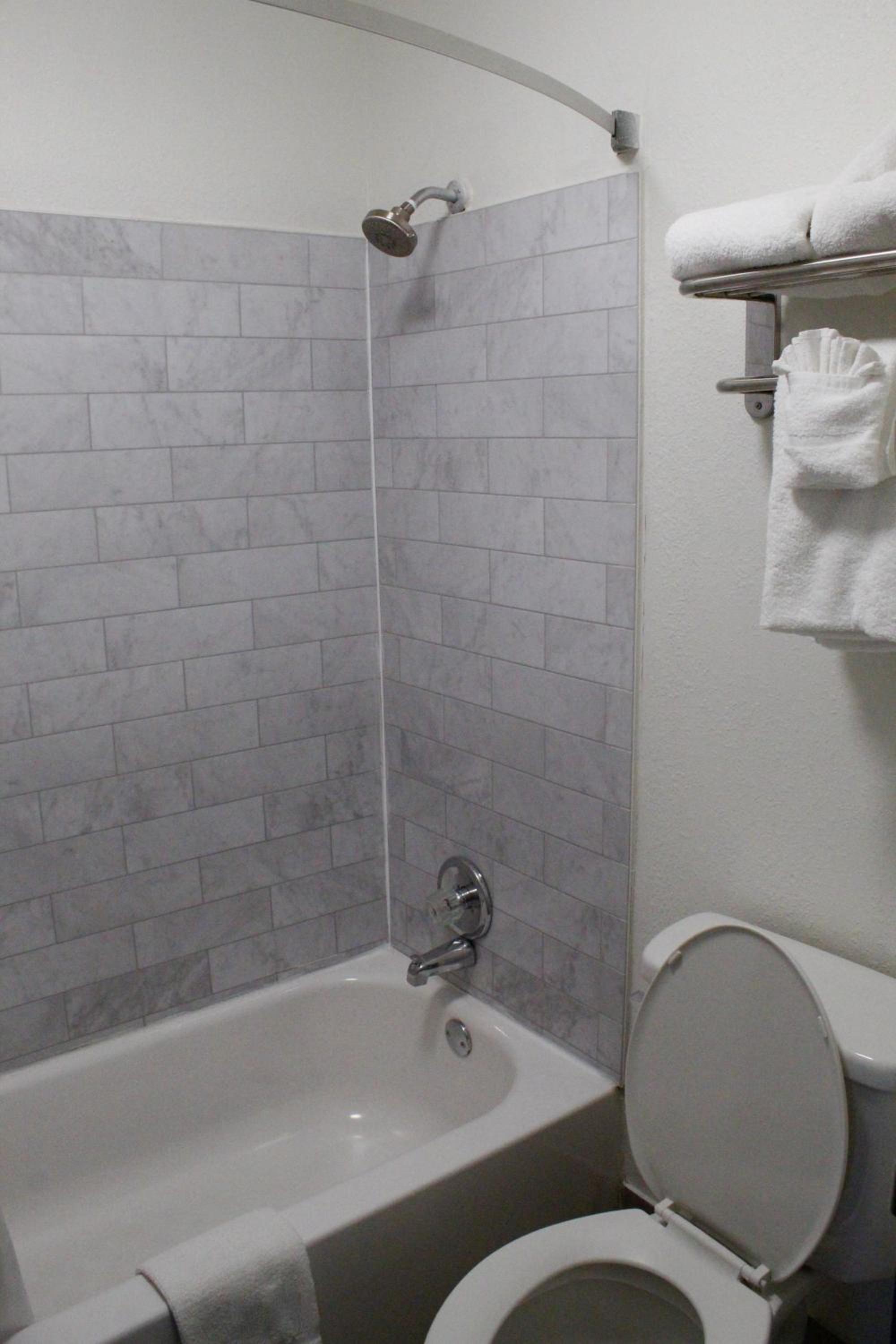 King Room - Non-Smoking - Photo 6
