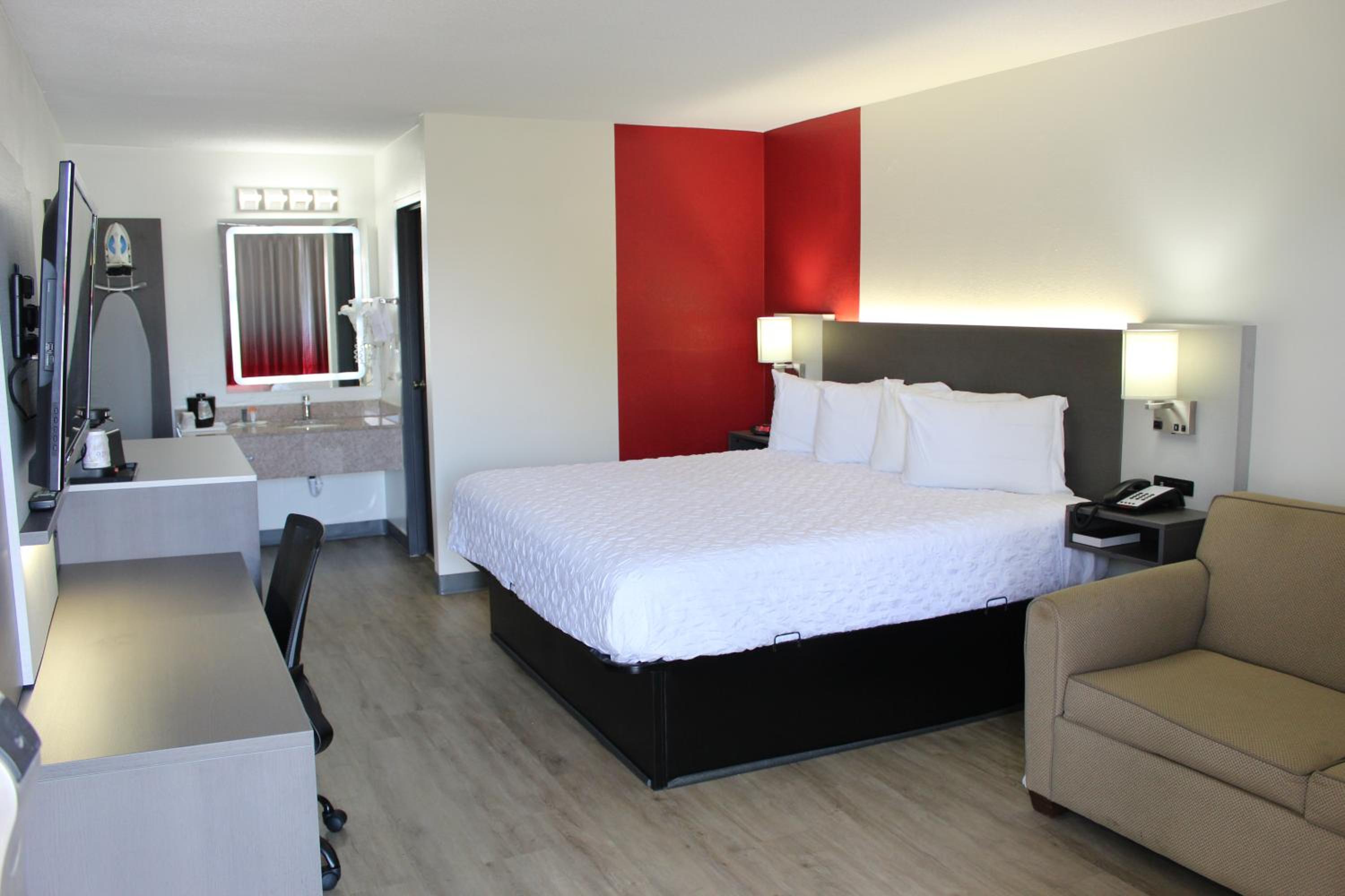 King Room - Non-Smoking - Photo 8