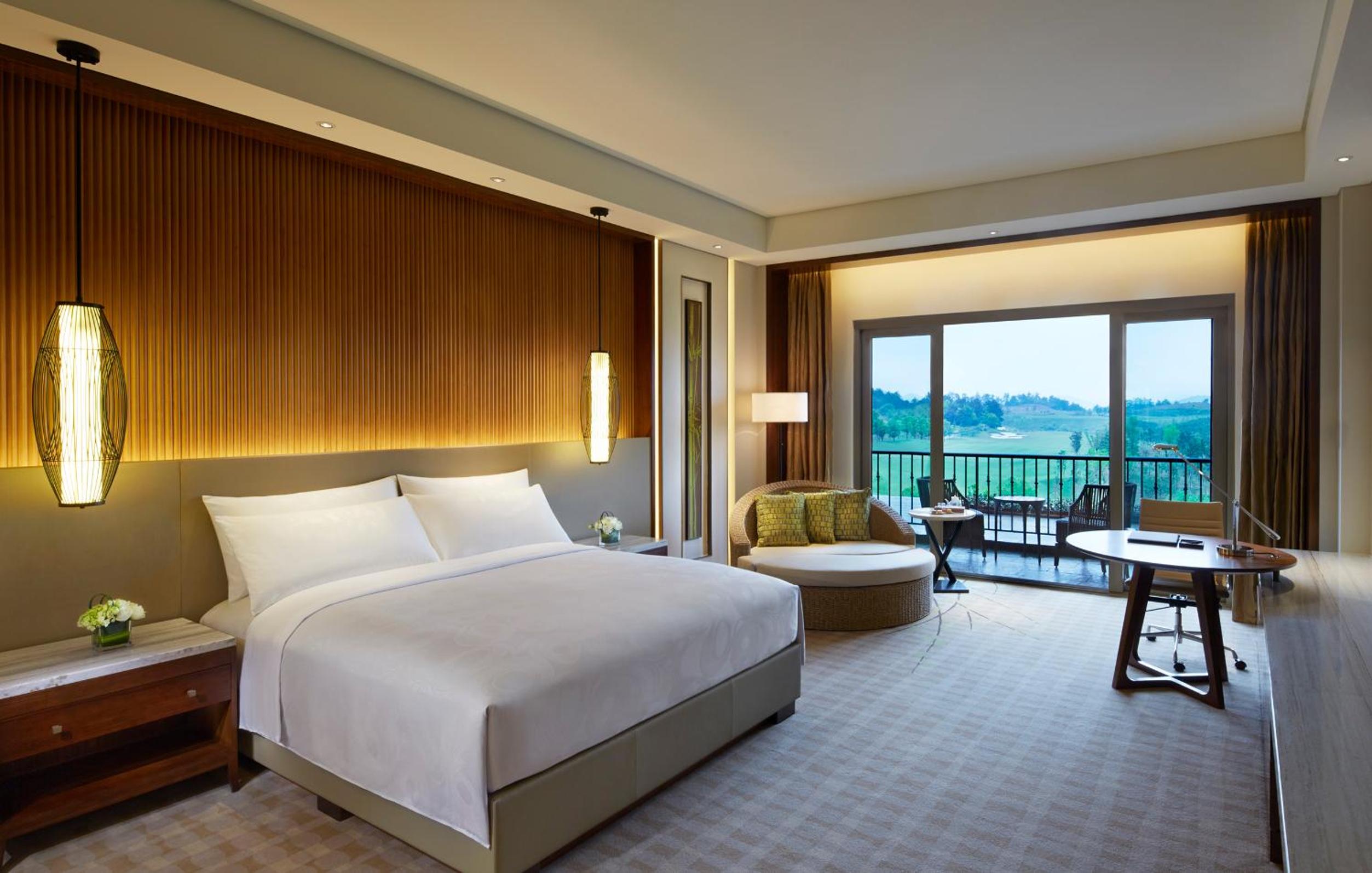 Landscape, Deluxe Guest room, 1 King, Mountain view, Balcony photo 3