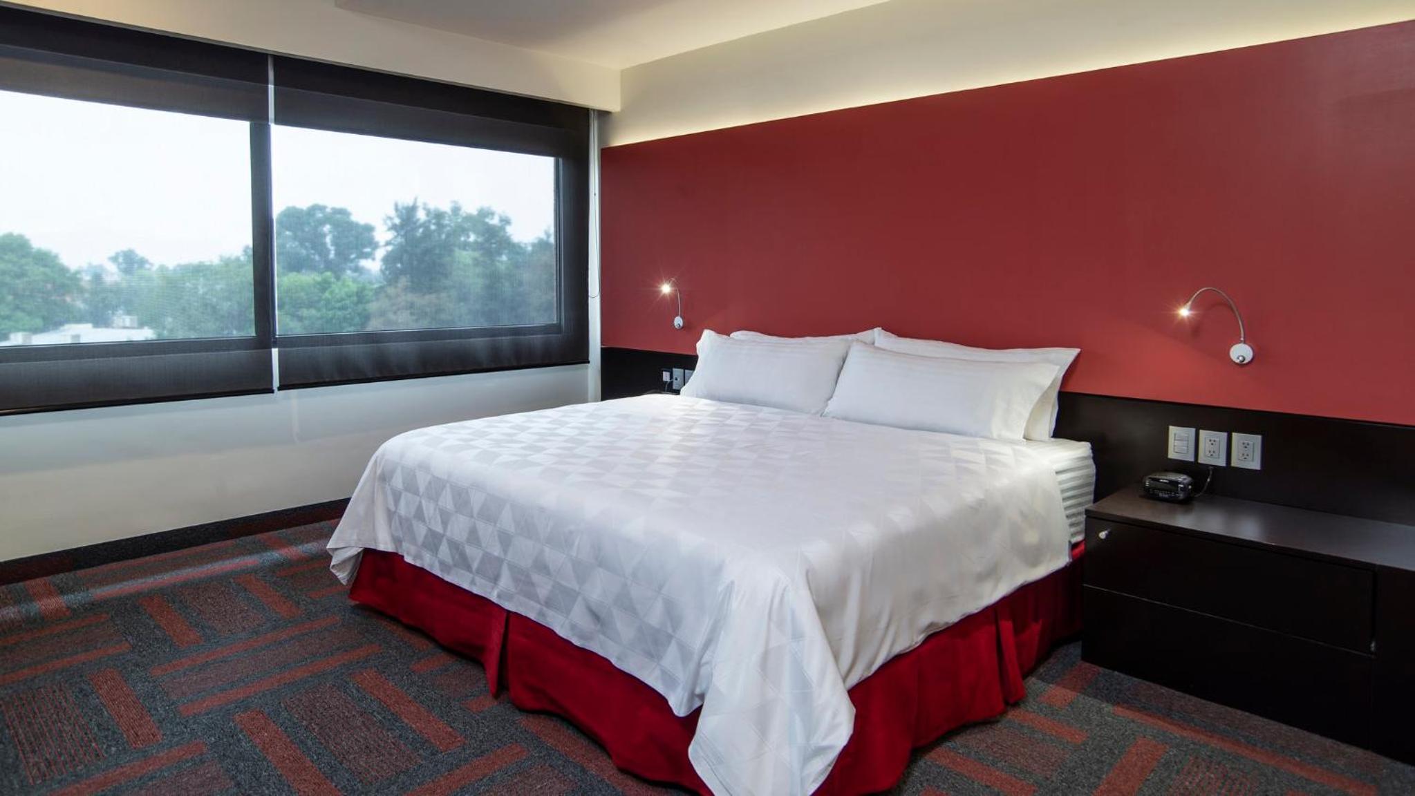 Standard King Room - Photo 3