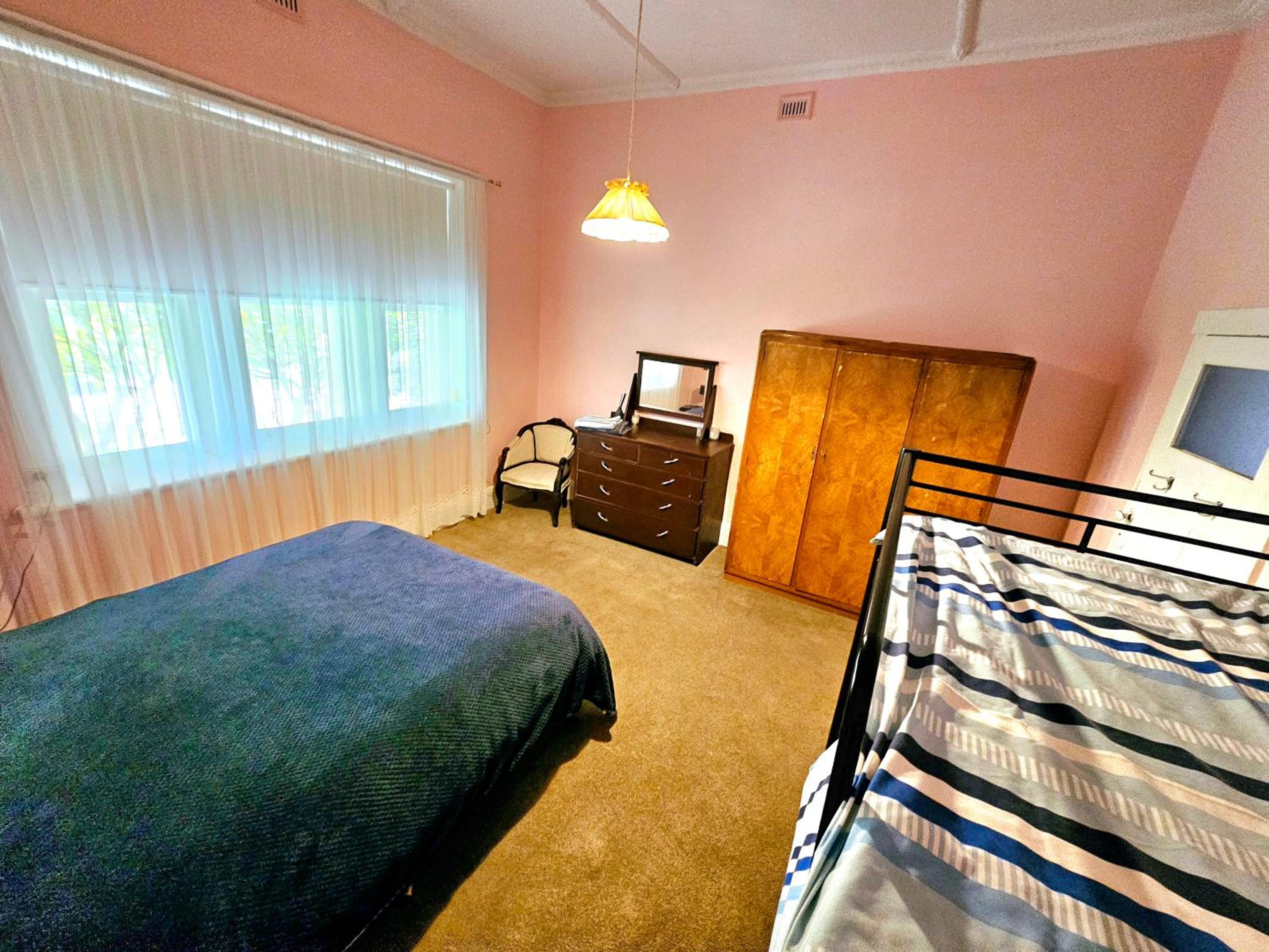 Four-Bedroom House photo 2