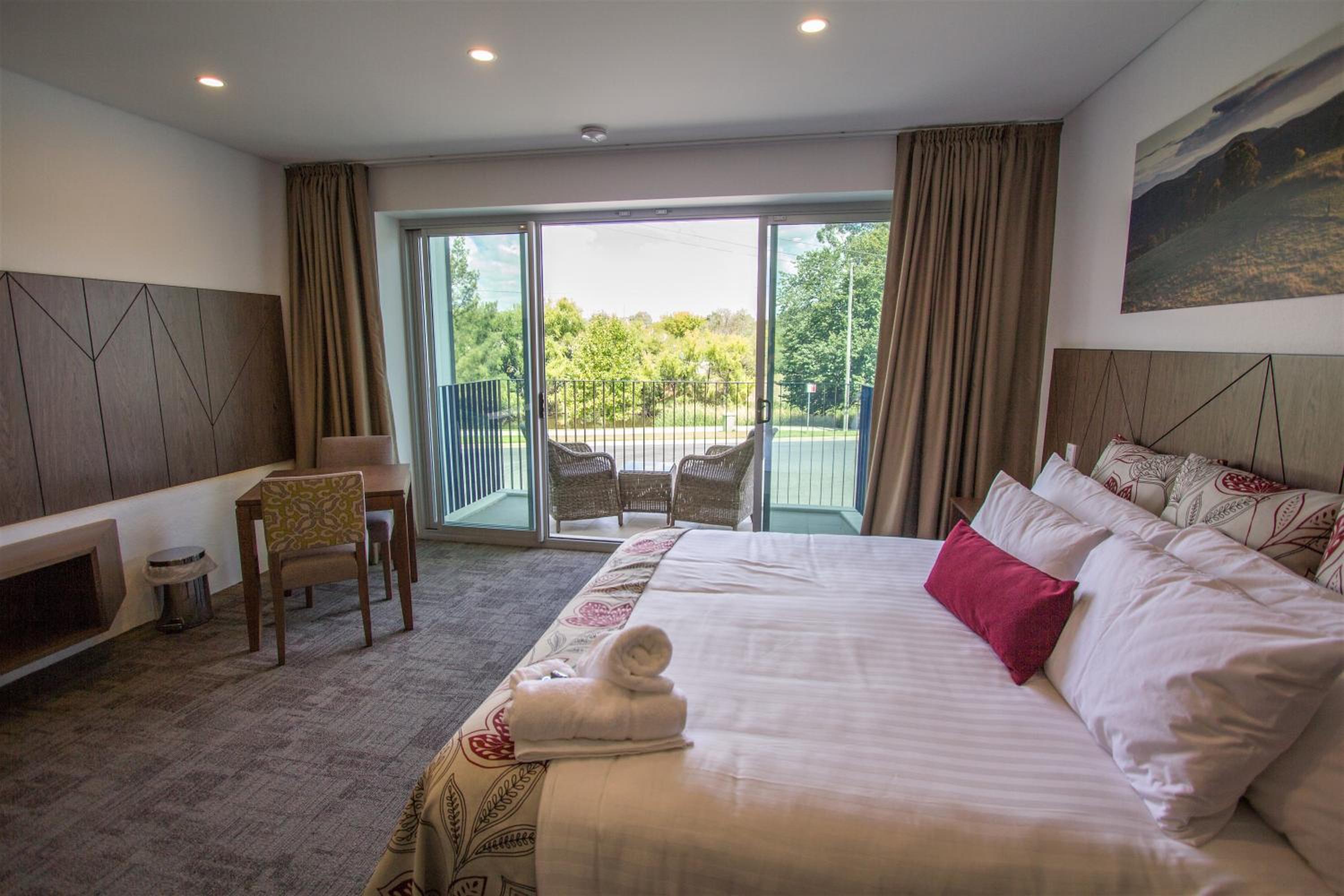 Superior King Room with Balcony photo 3