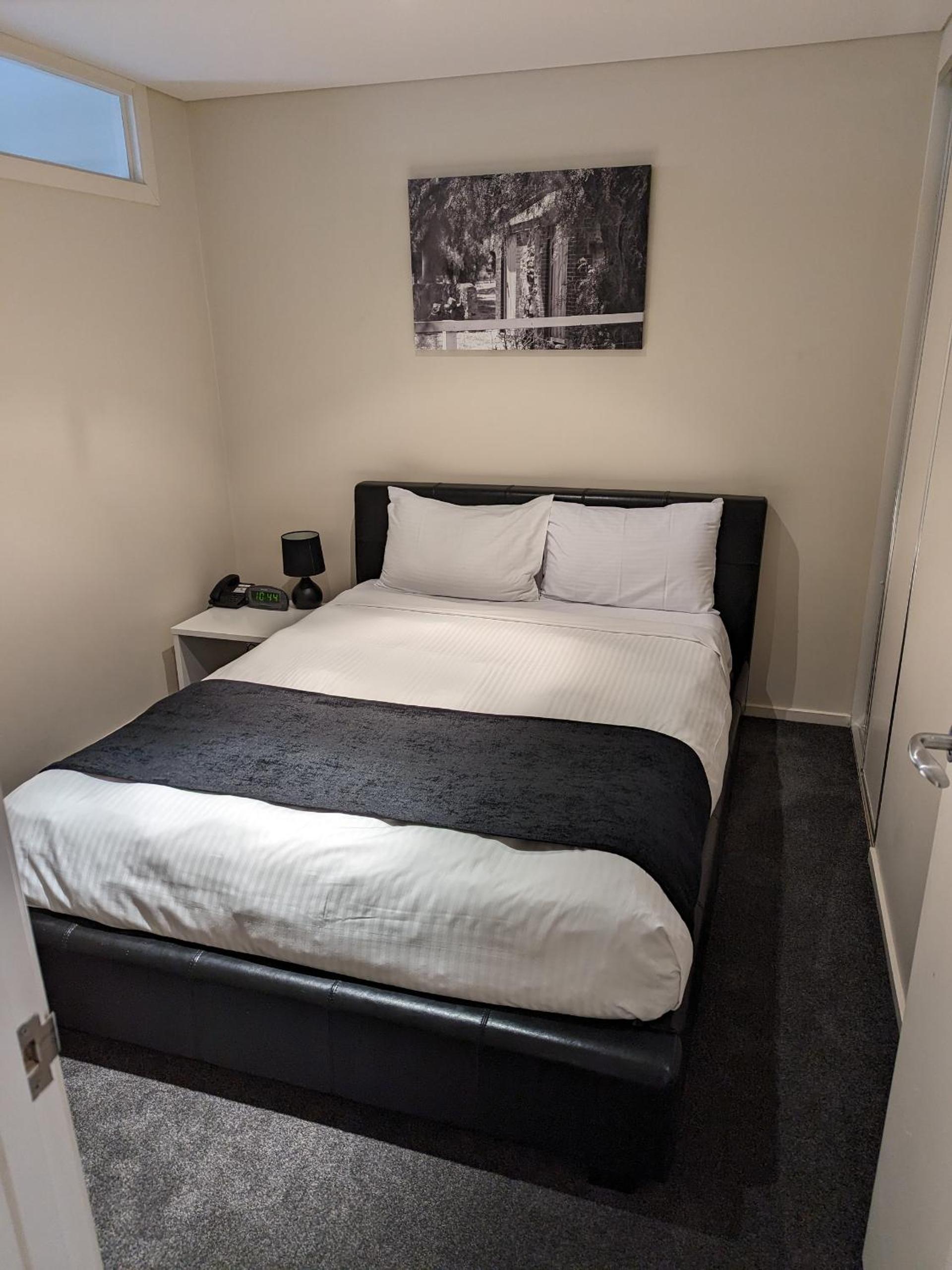 One Bedroom Studio - Offsite & Stair Access only