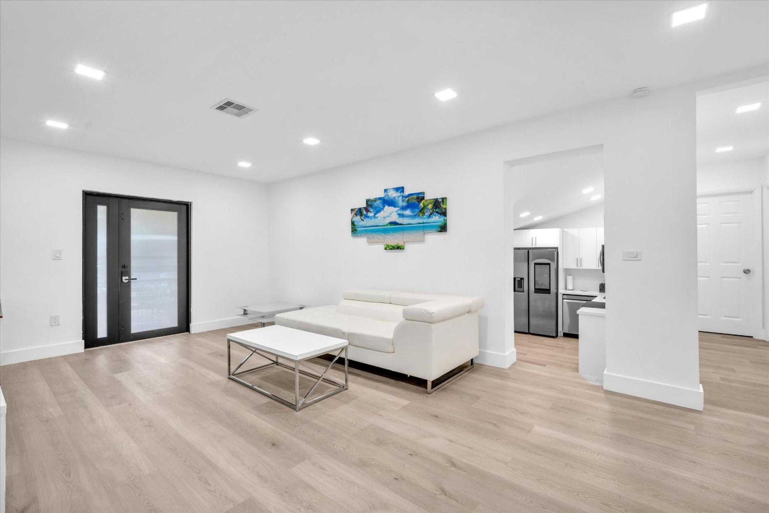 Three-Bedroom House photo 3