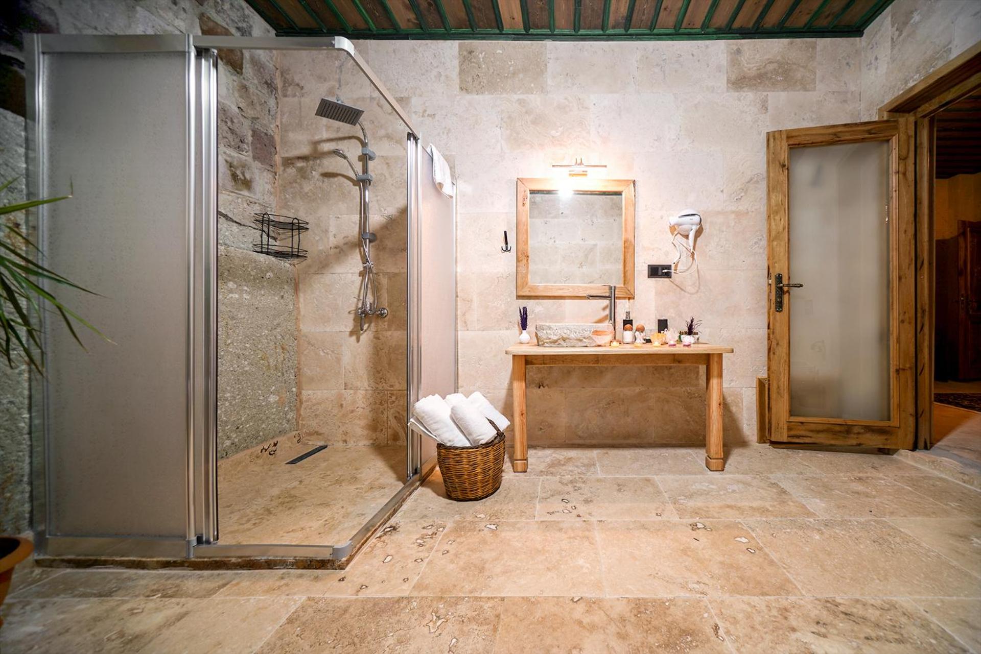 Family Room with Bath - Photo 3