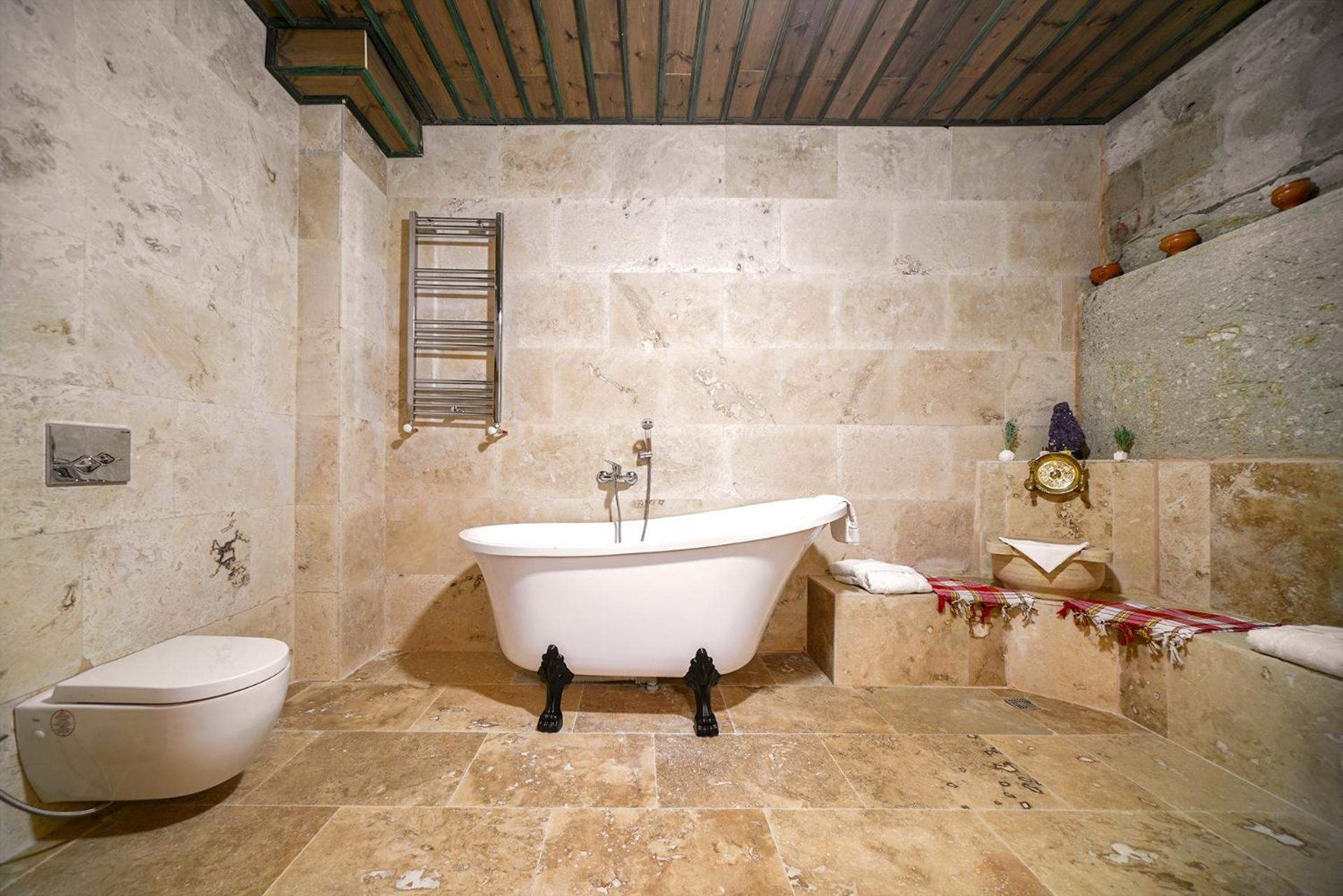 Family Room with Bath - Photo 4
