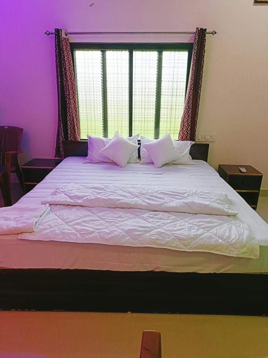 Deluxe Double Room (2 Adults + 1 Child) photo 1