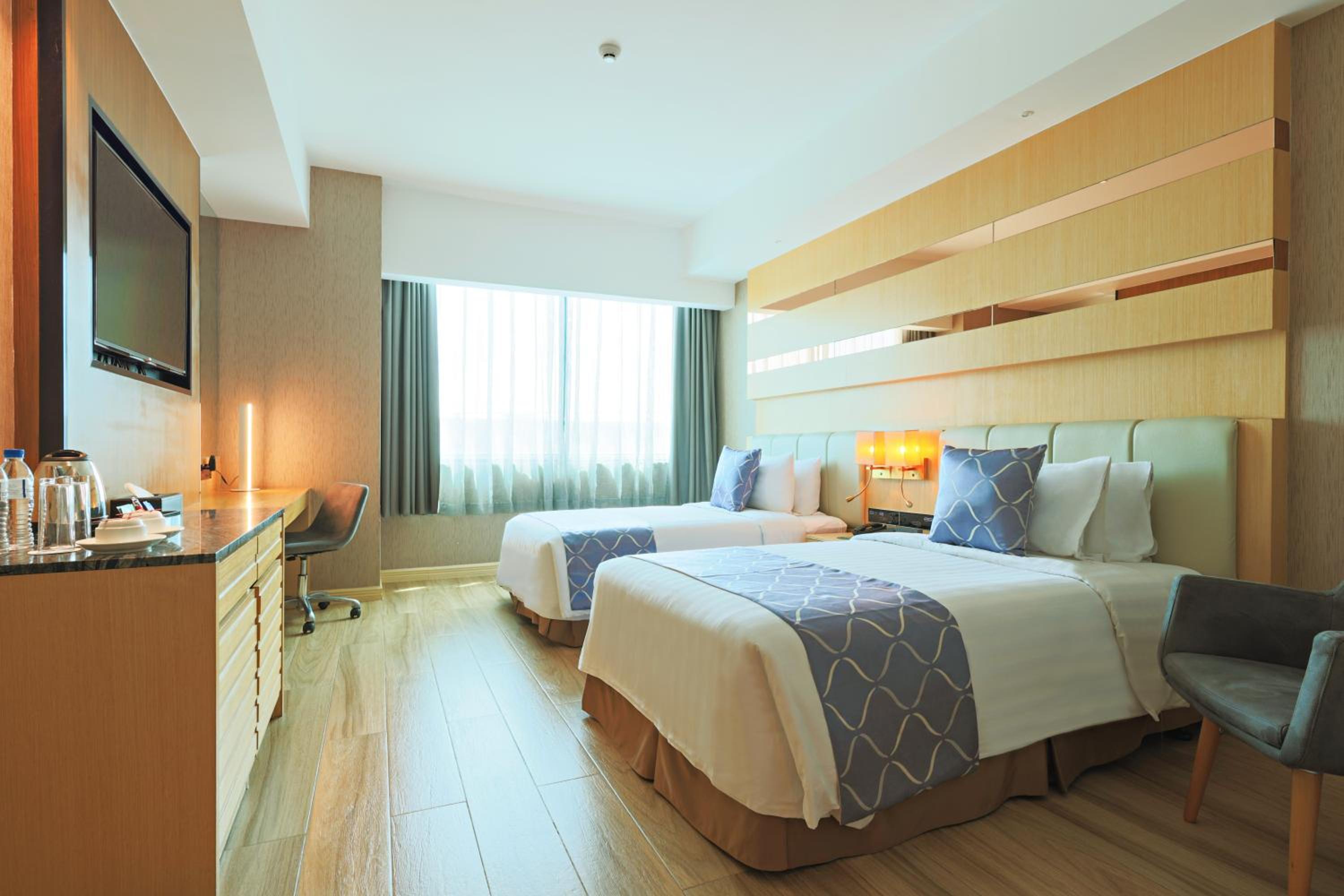 Deluxe Twin Room - Non-Smoking - Photo 6
