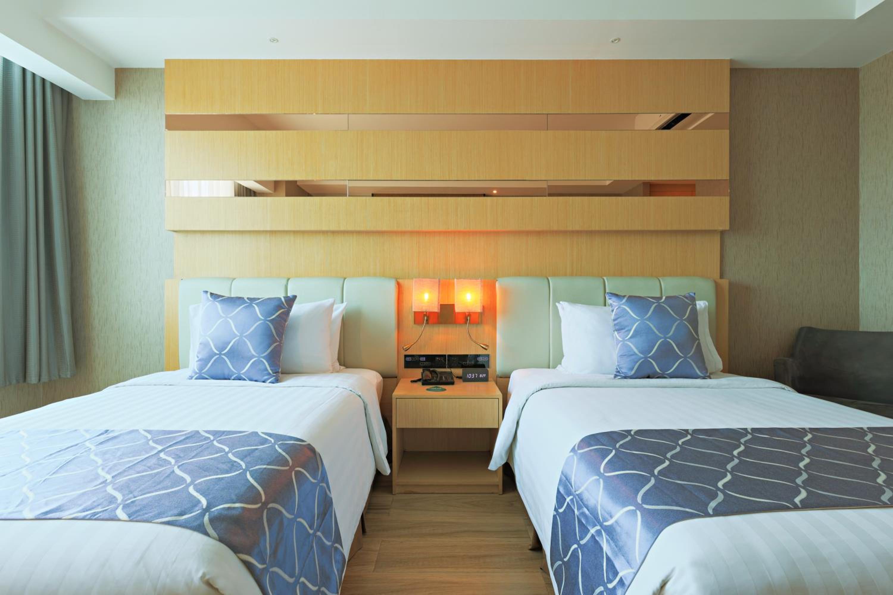 Deluxe Twin Room - Non-Smoking - Photo 2