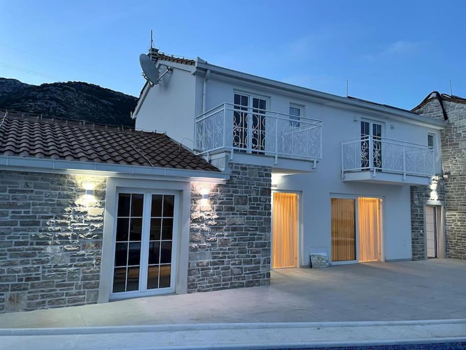 Villa photo 2
