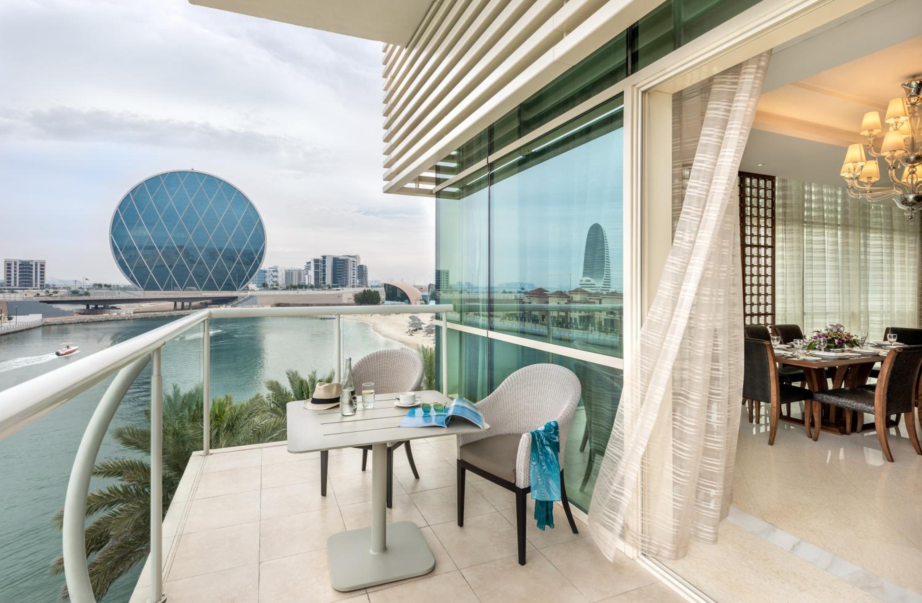 Al Raha Suite– Free daily shuttle bus to Yas attractions, Yas Mall and Grand Mosque