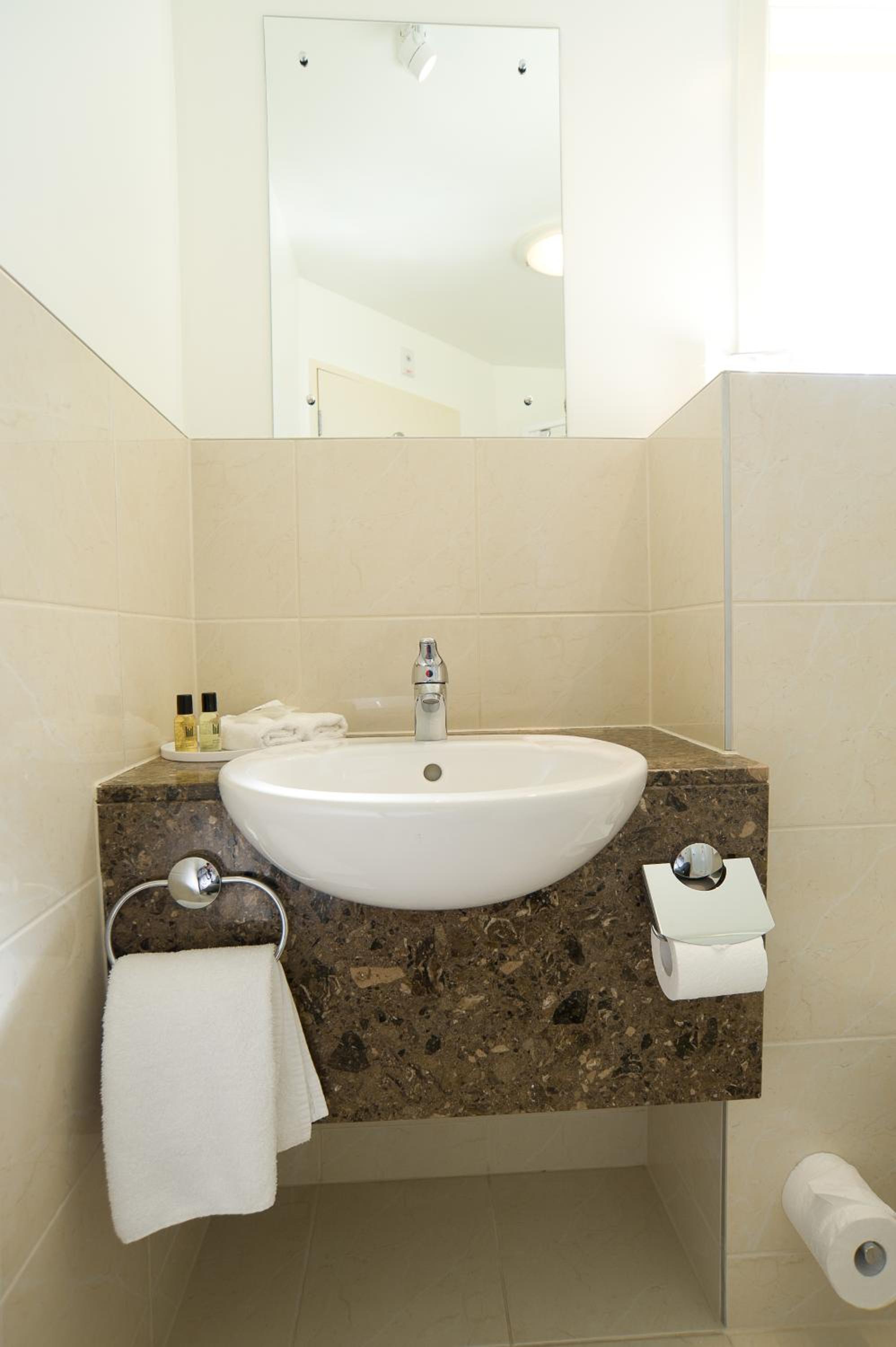 Standard Triple Room photo 2