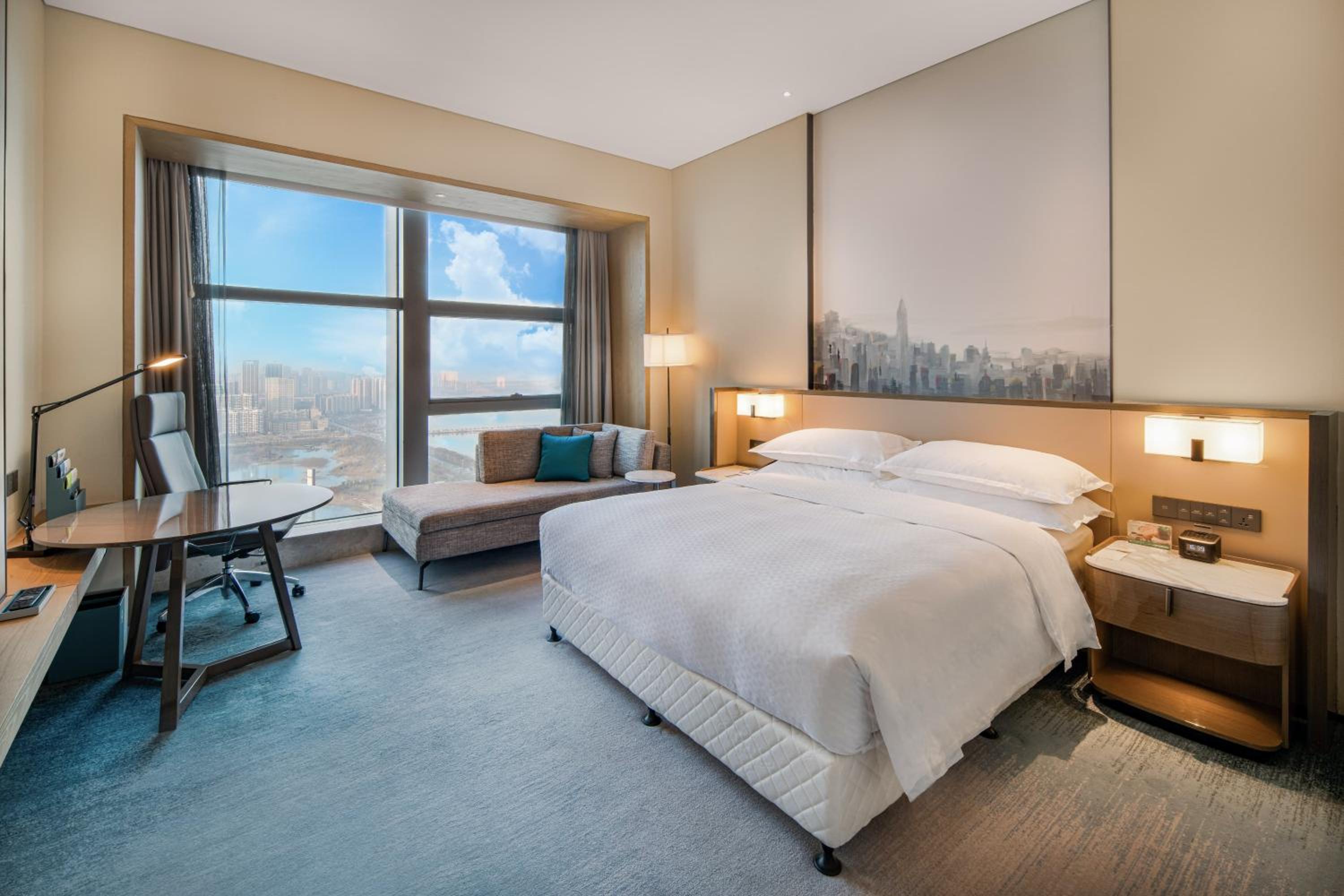 Deluxe King Room with Lake View