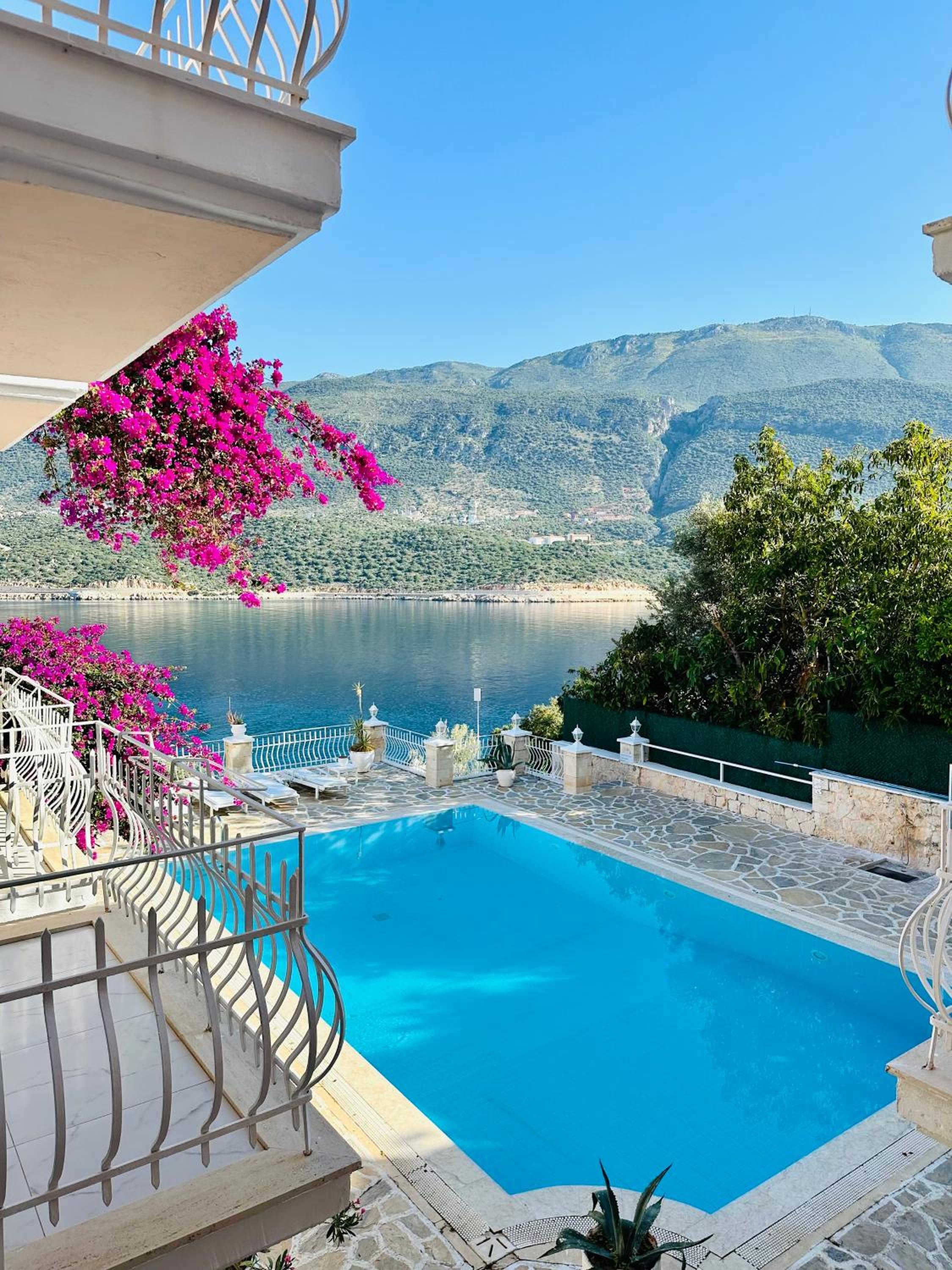 Double Room With Balcony And Sea View - Photo 40