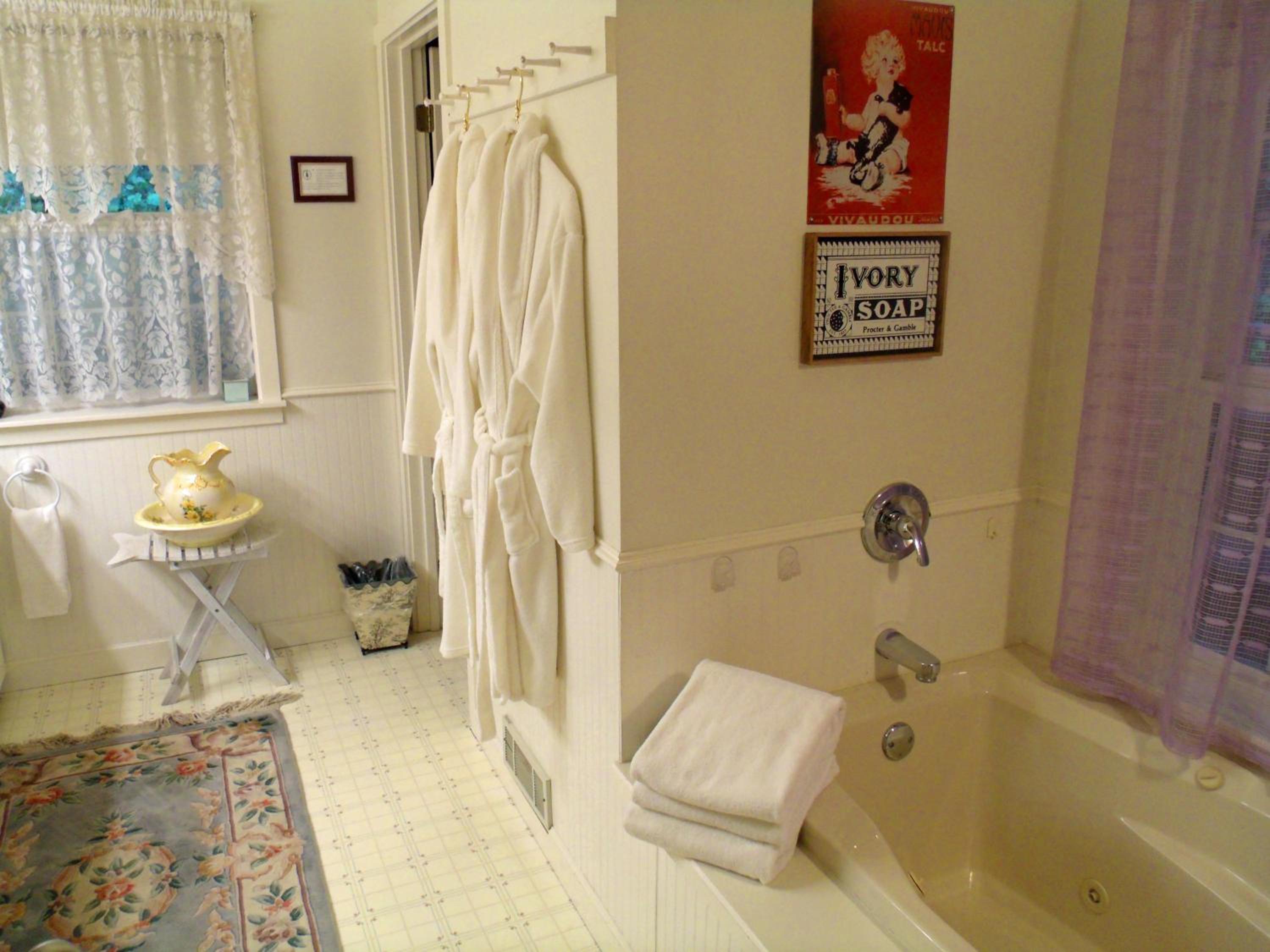 King Room with Spa Bath photo 2