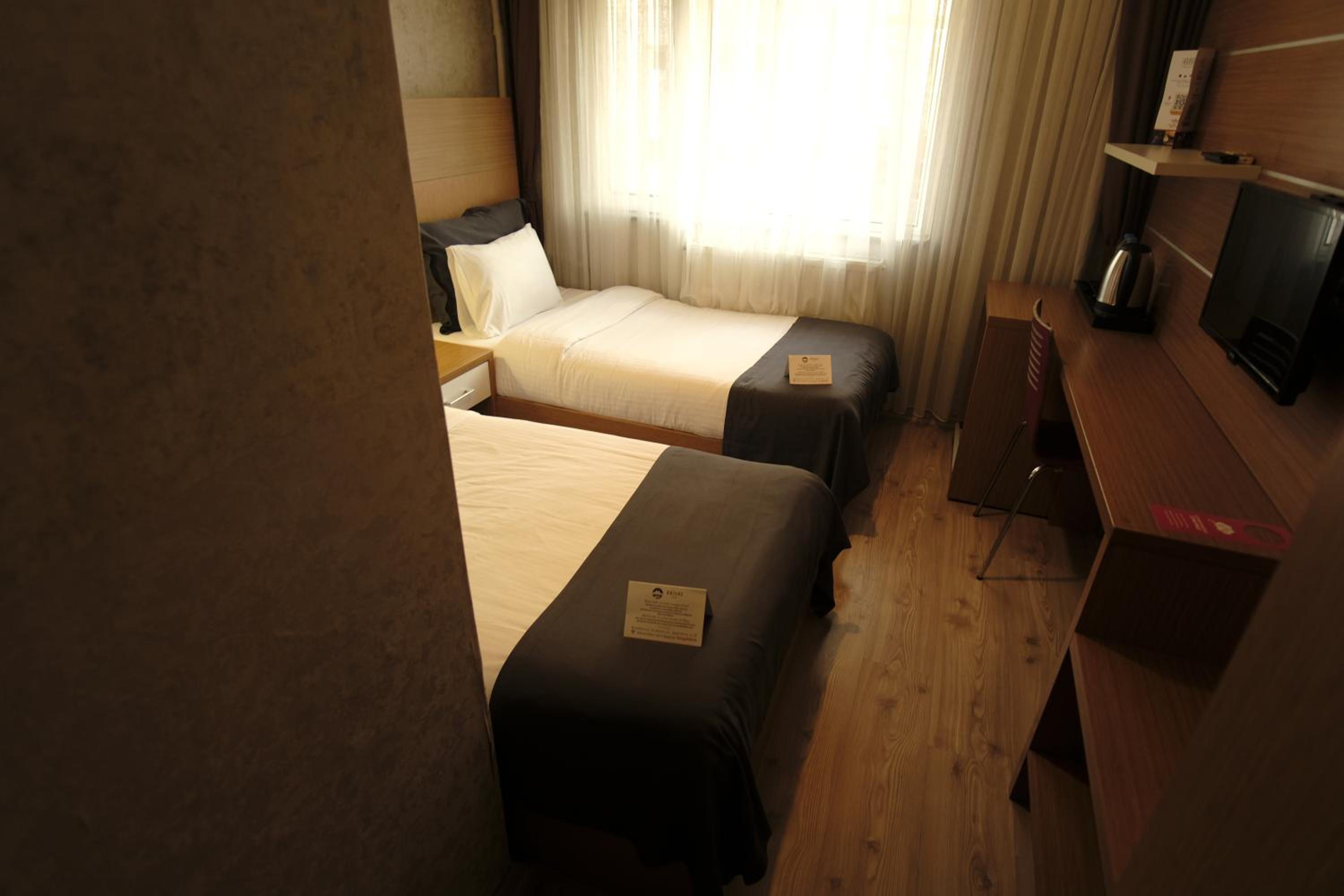Standard Double Room - Photo 1