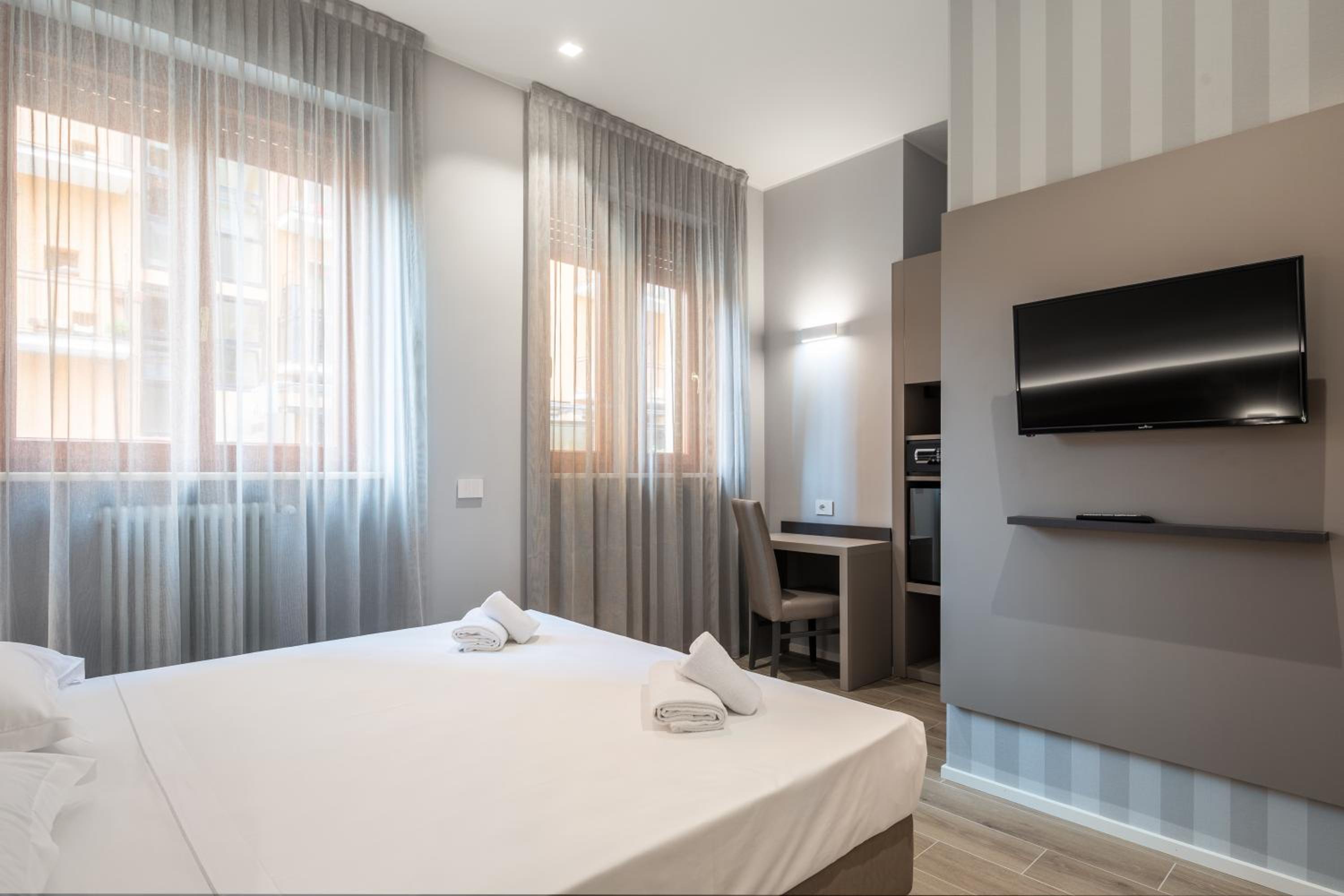 Double or Twin Room - Photo 12