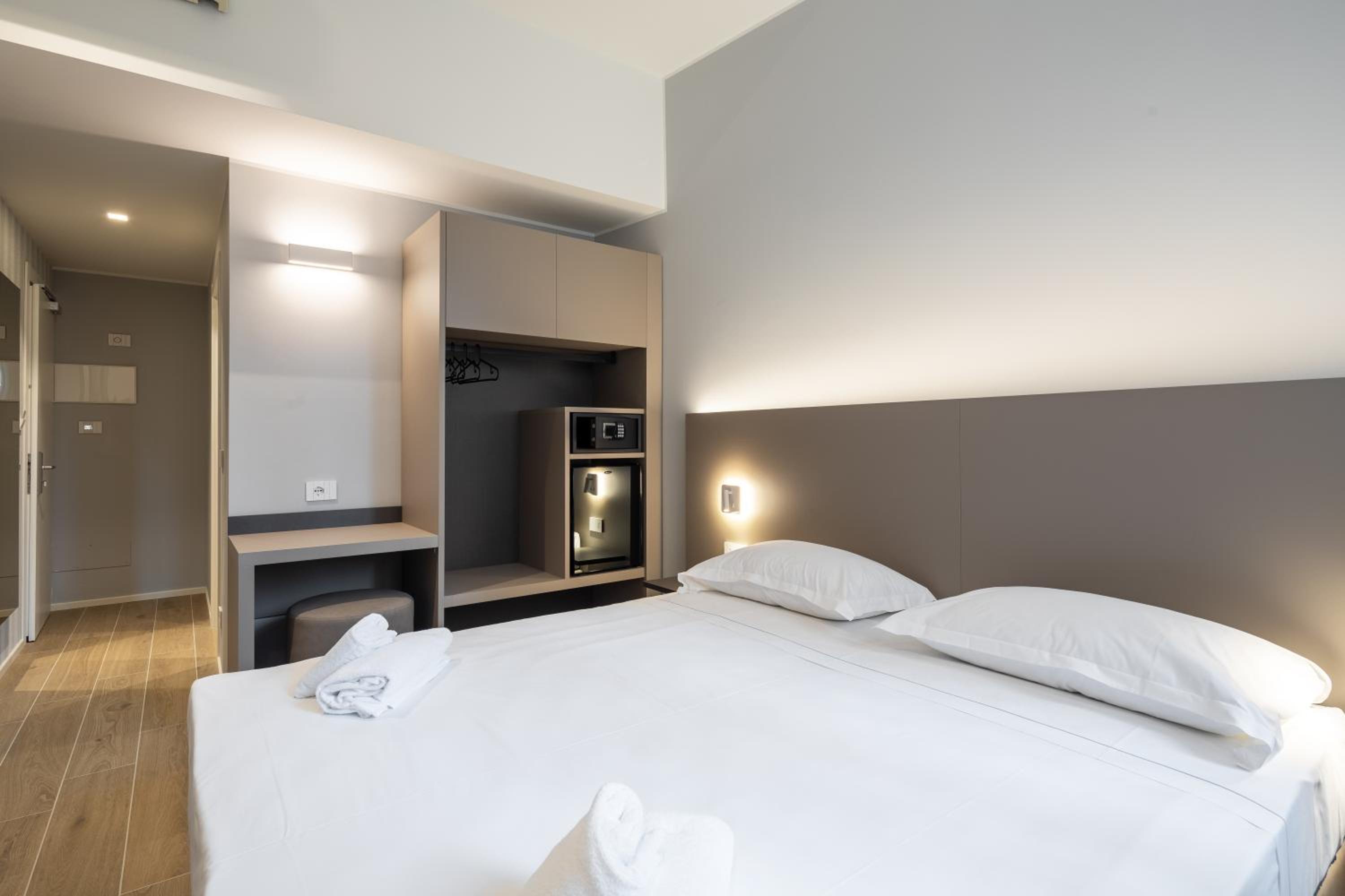 Double or Twin Room - Photo 10
