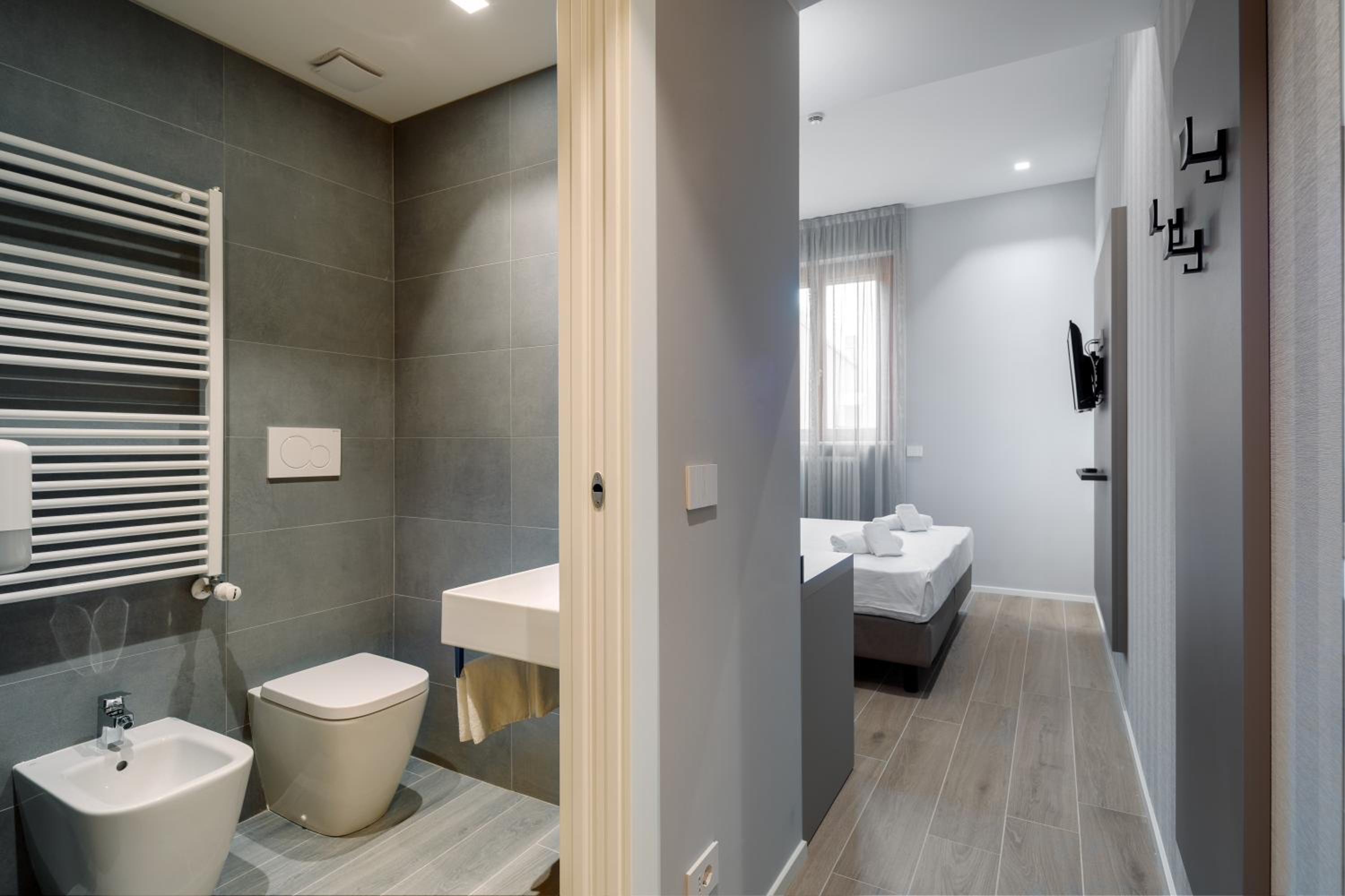 Double or Twin Room - Photo 13