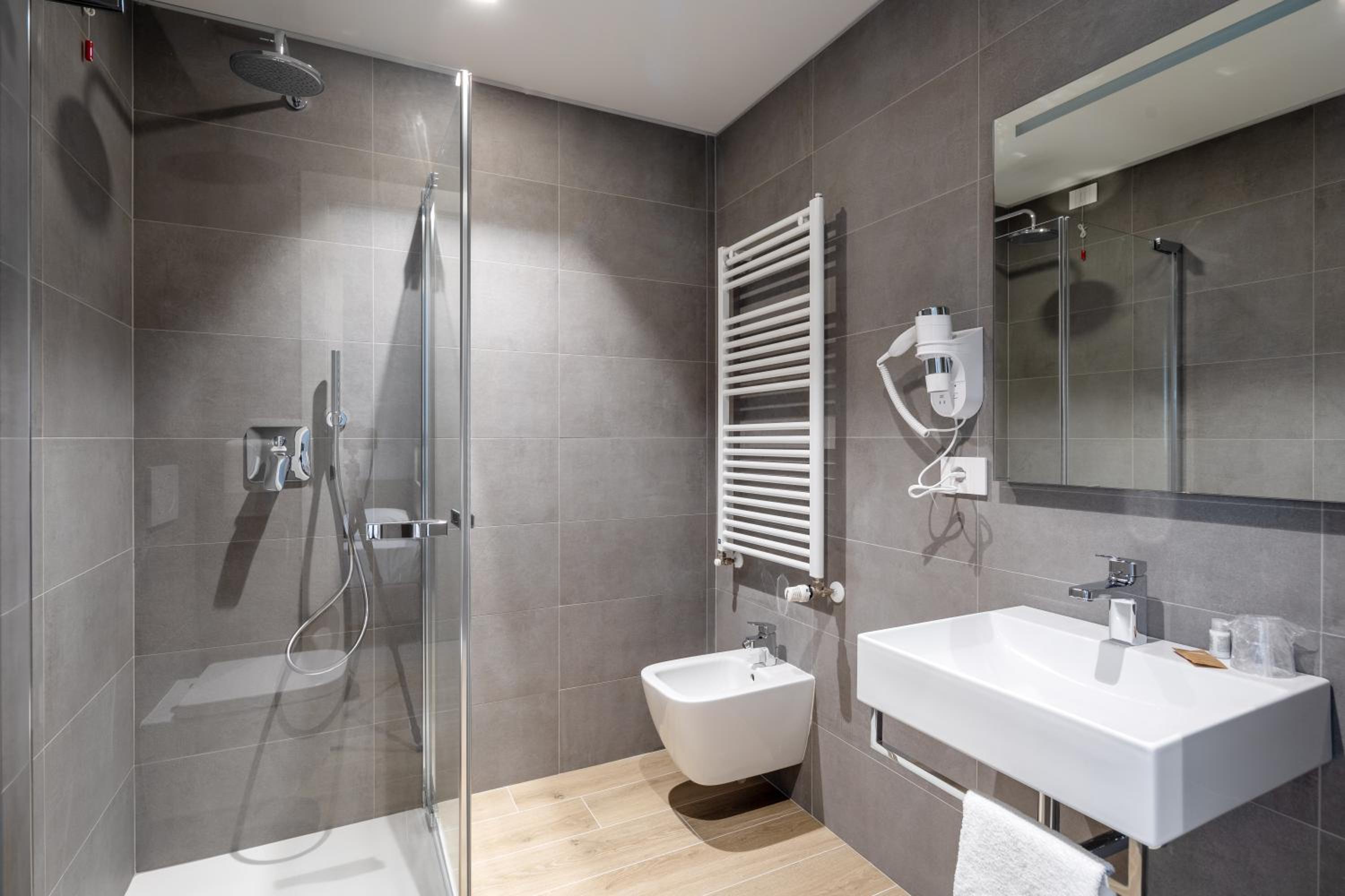 Double or Twin Room - Photo 11