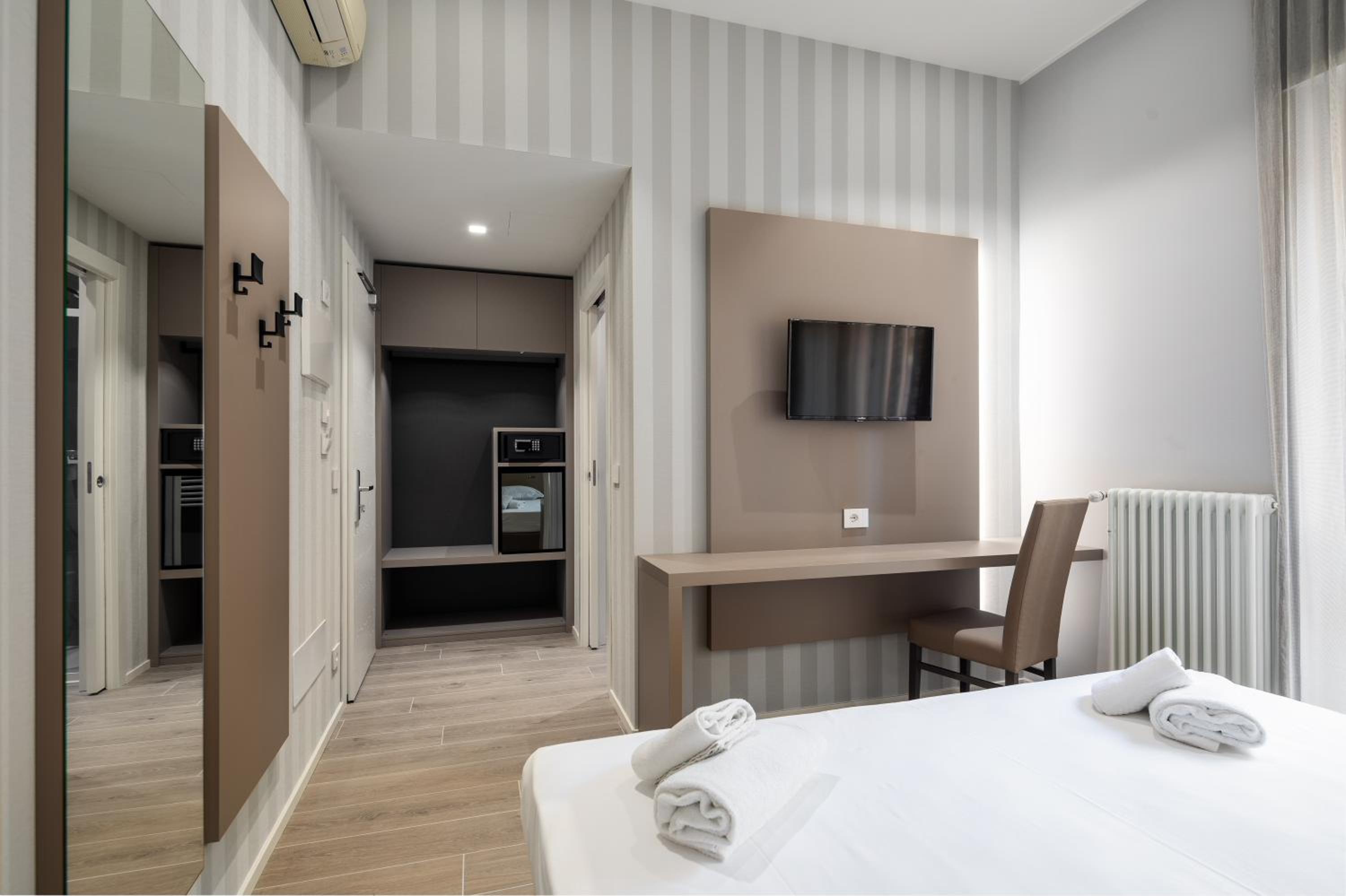 Double or Twin Room - Photo 2