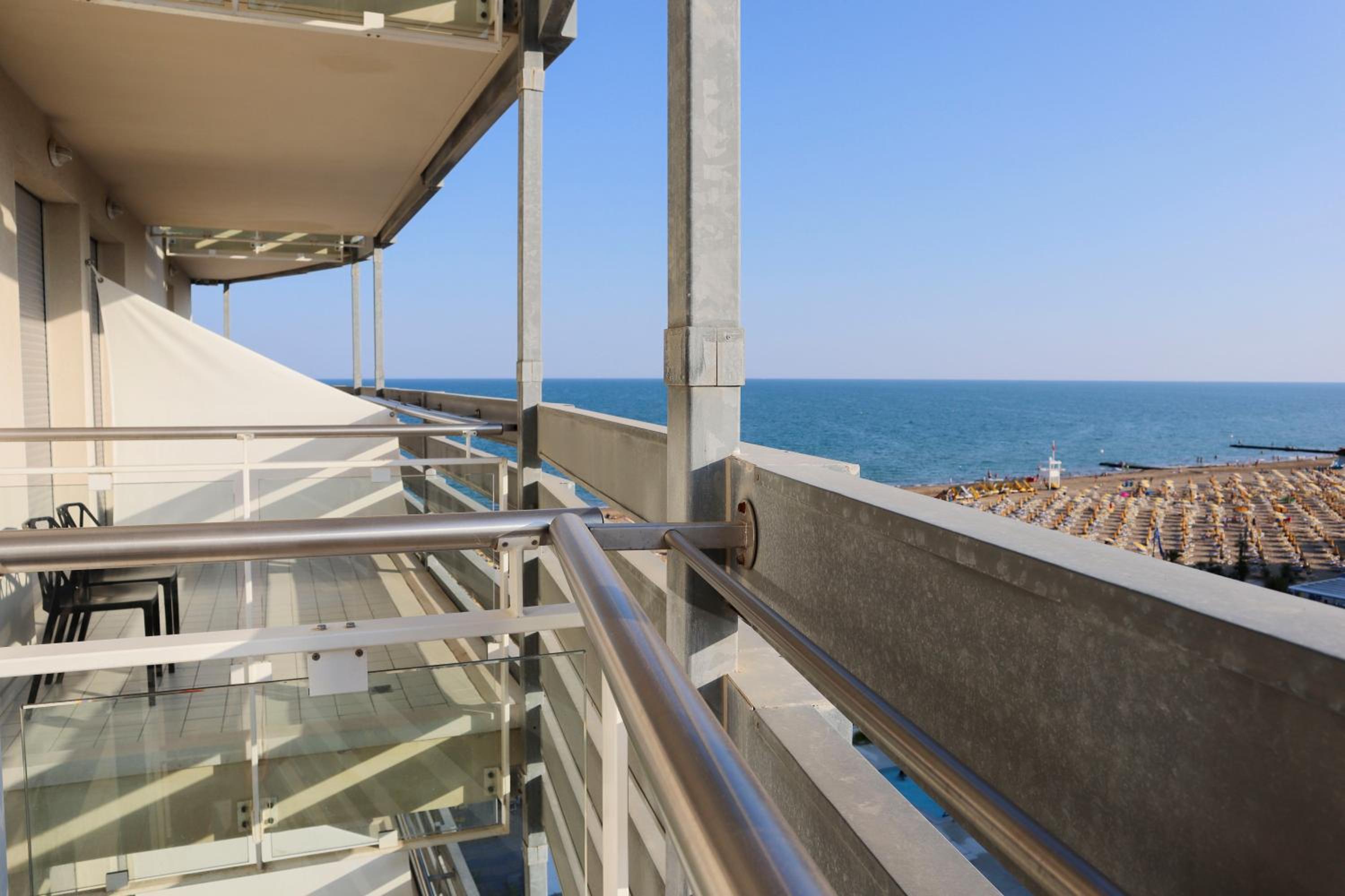 Deluxe Single Room with Balcony photo 2