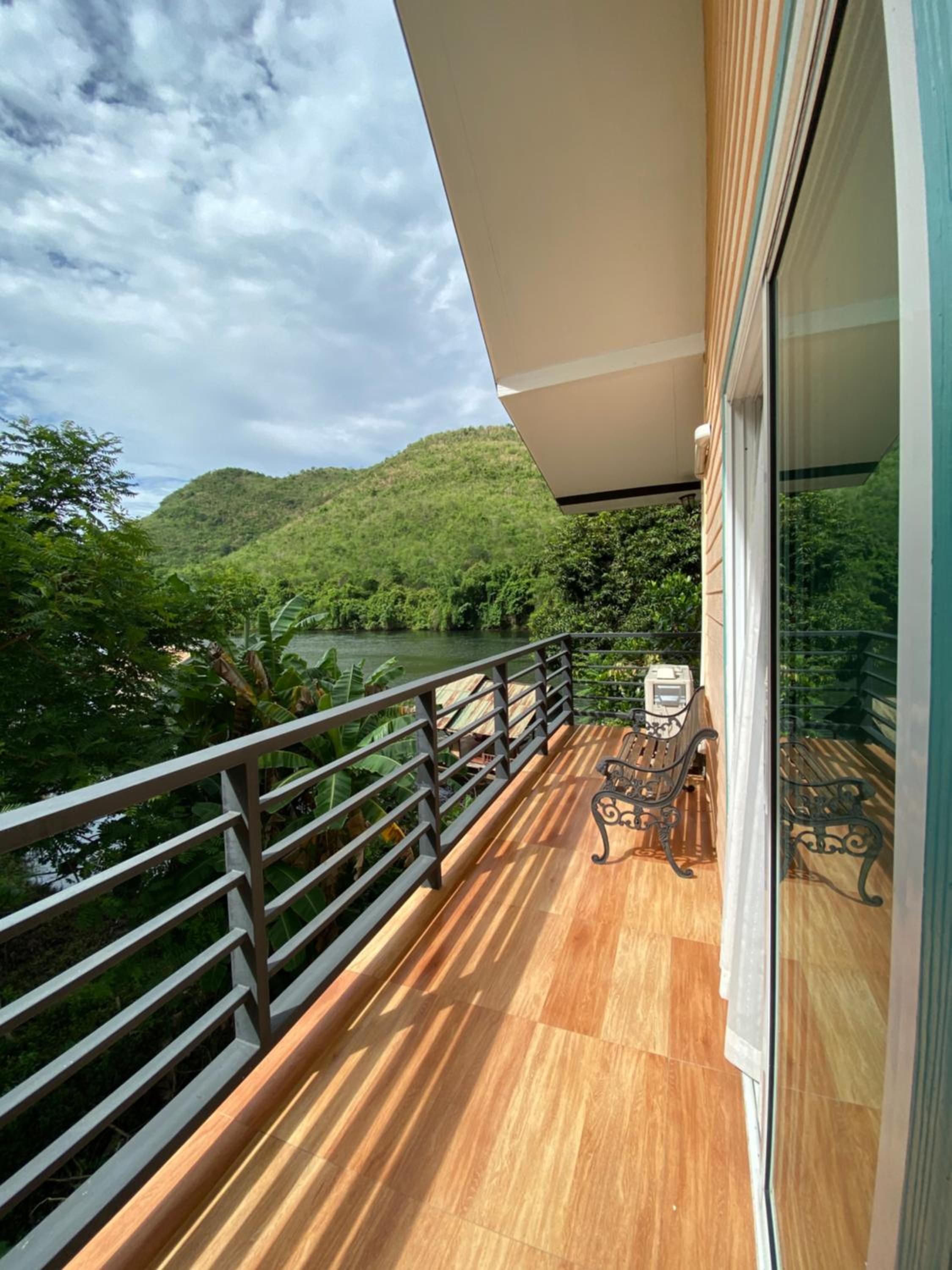 Family Room with Mountain View - Photo 7