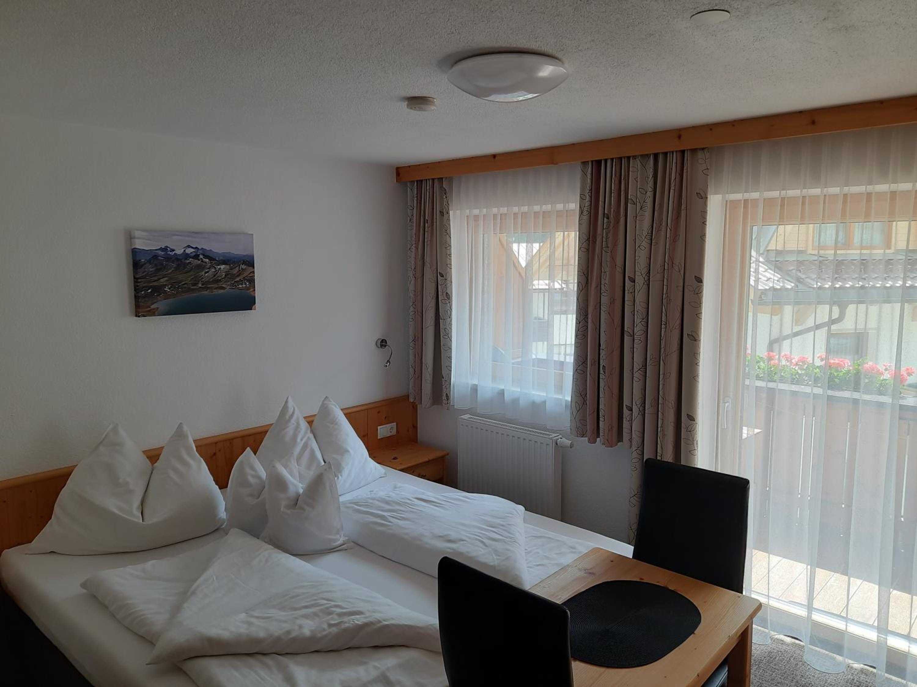 Double or Twin Room photo 3