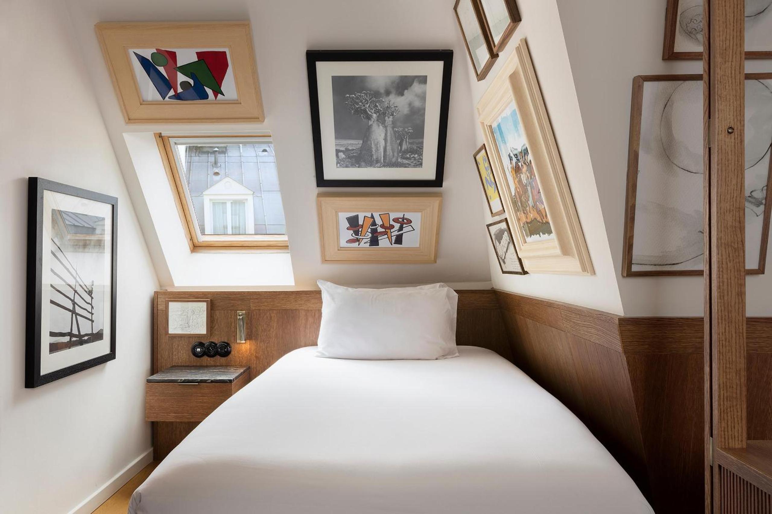Single Room thumbnail 5