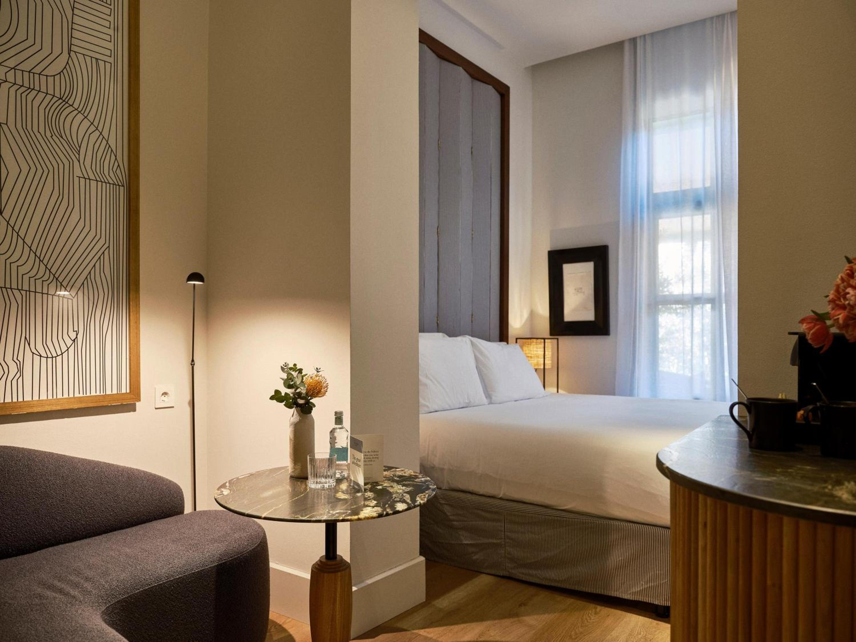 Double or Twin Room with Terrace thumbnail 6