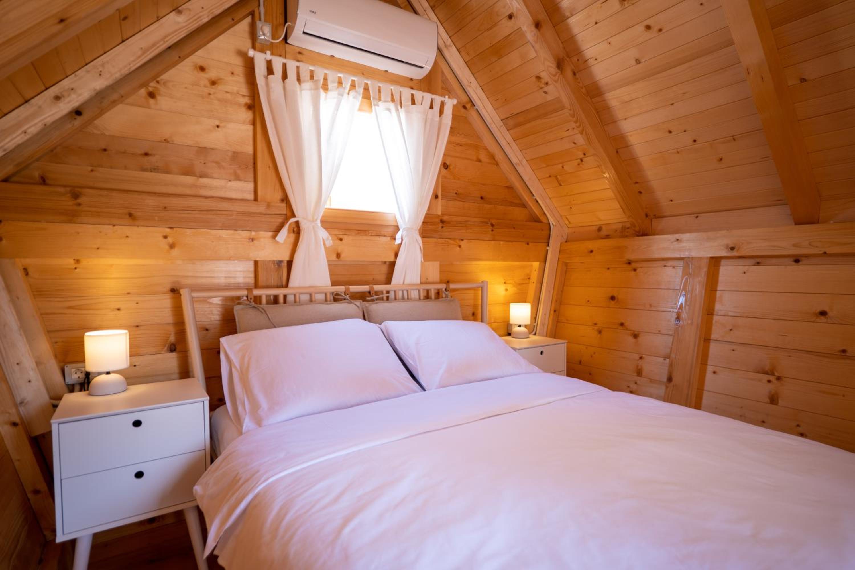 Glamping Hut photo 1