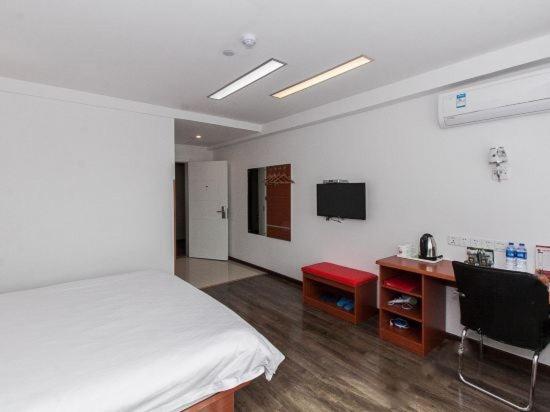 Budget Double Room photo 2