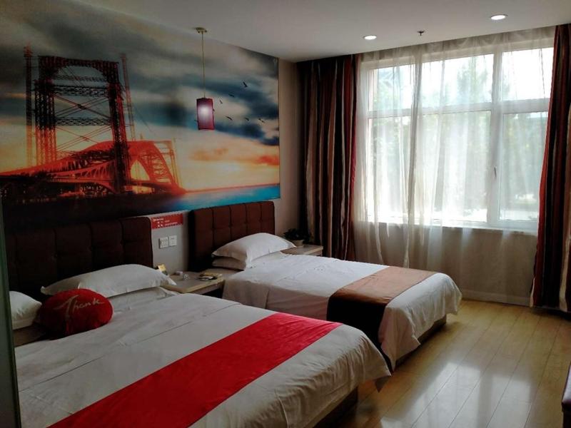 Mainland Chinese Citizens - Family Room photo 1
