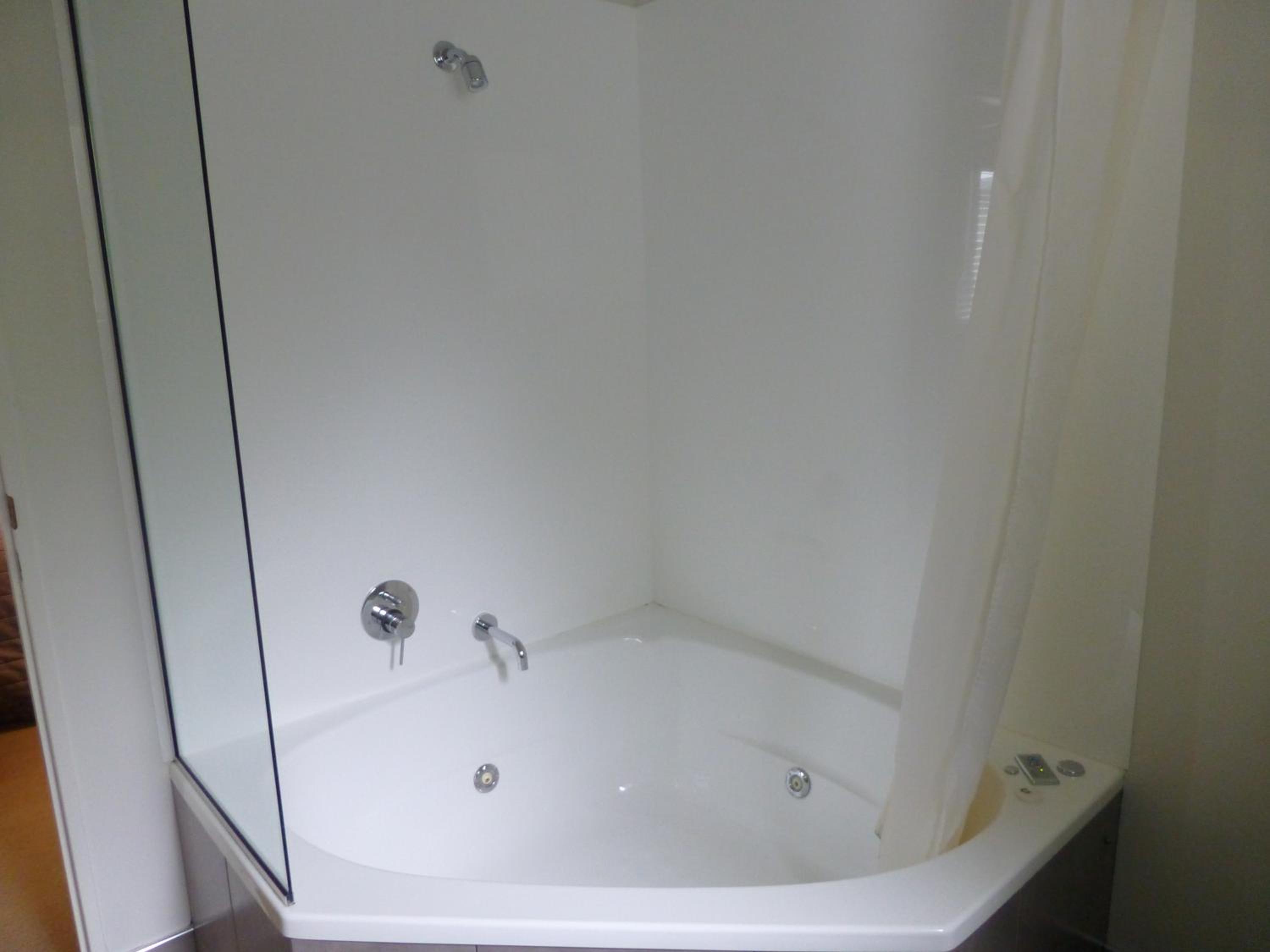 One-Bedroom Apartment with Spa Bath photo 2