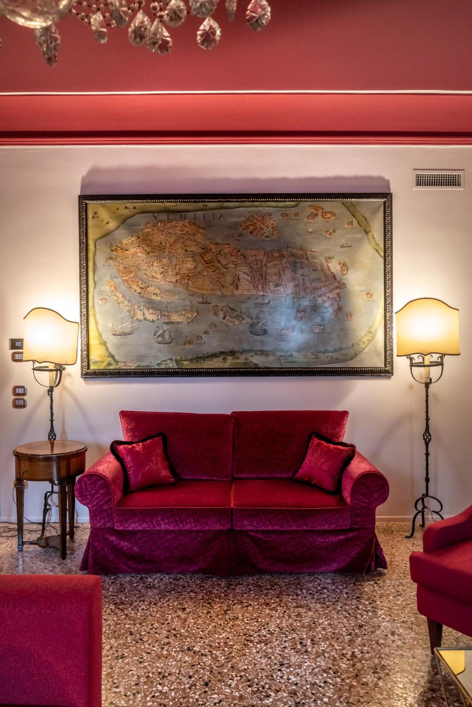 Deluxe Junior Suite with Canal View