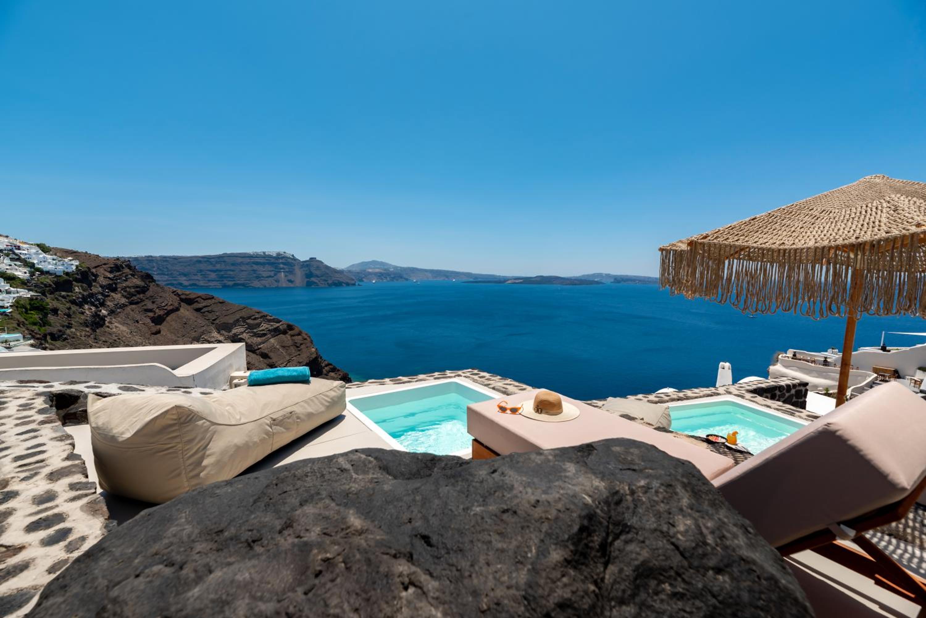 Honeymoon Double Room with Outdoor Jetted Tub & Indoor Private Pool photo 2