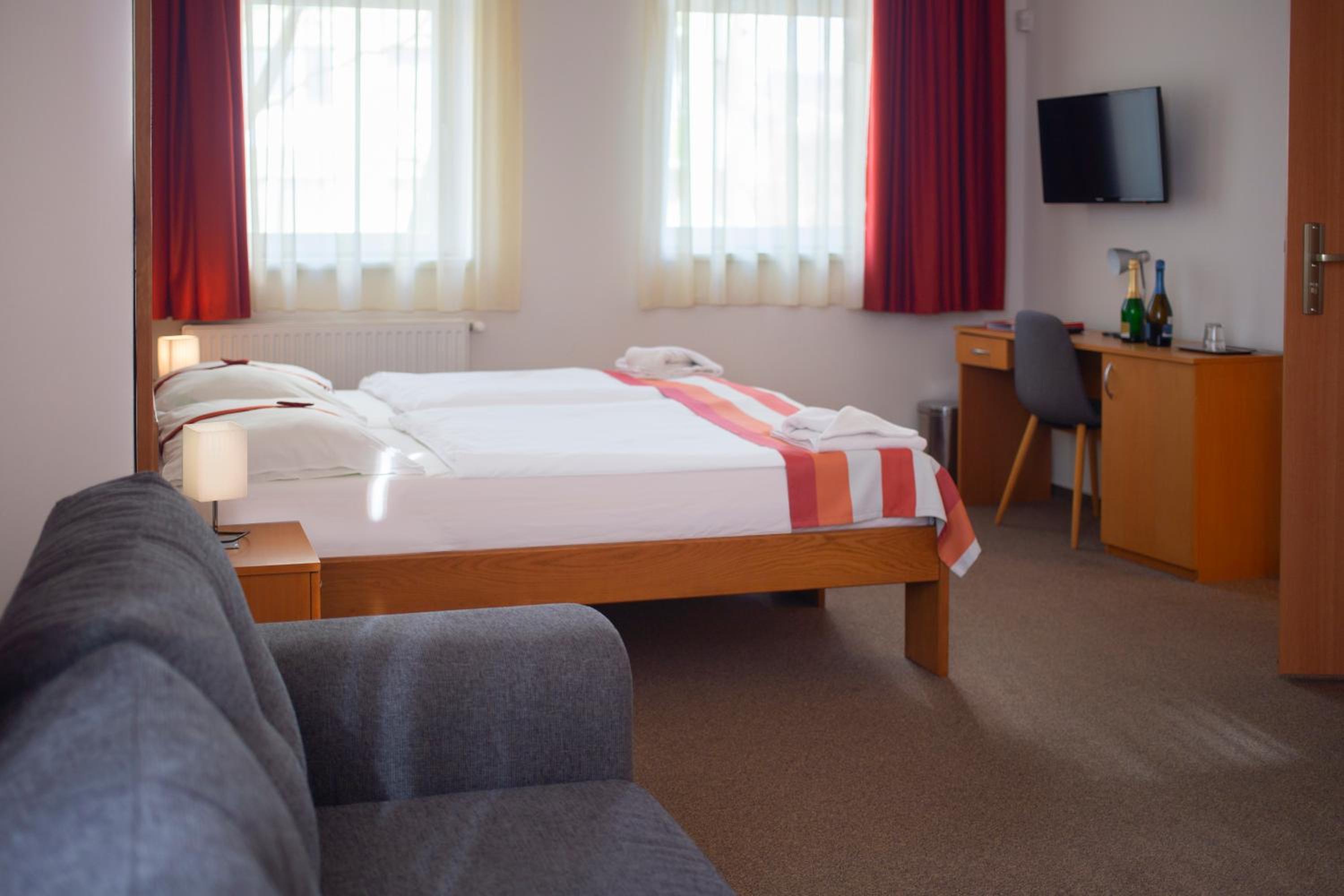 Deluxe Business Twin Room photo 2