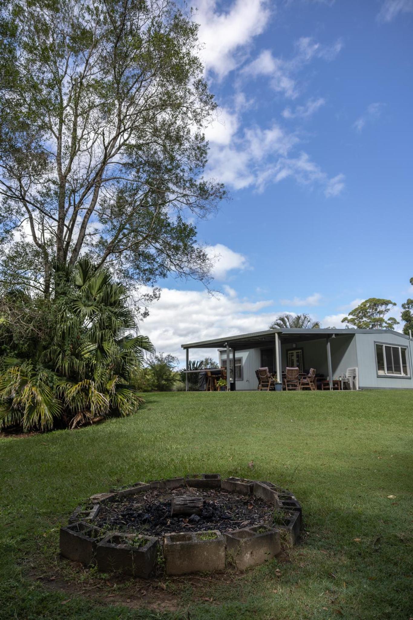 Deluxe One-Bedroom Bungalow with Garden View photo 2